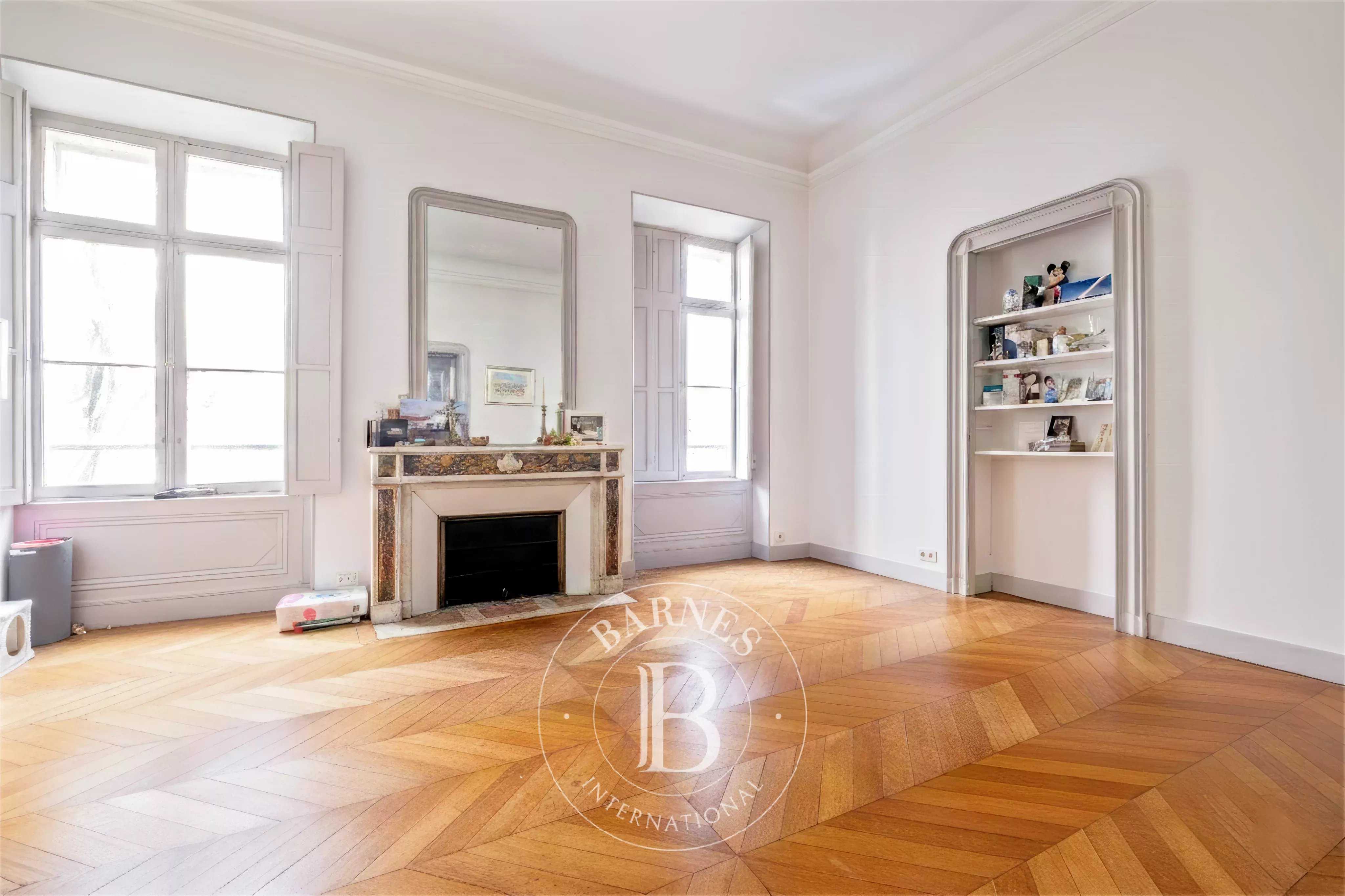 Bordeaux  - Appartement 5 Pi&egrave;ces 2 Chambres