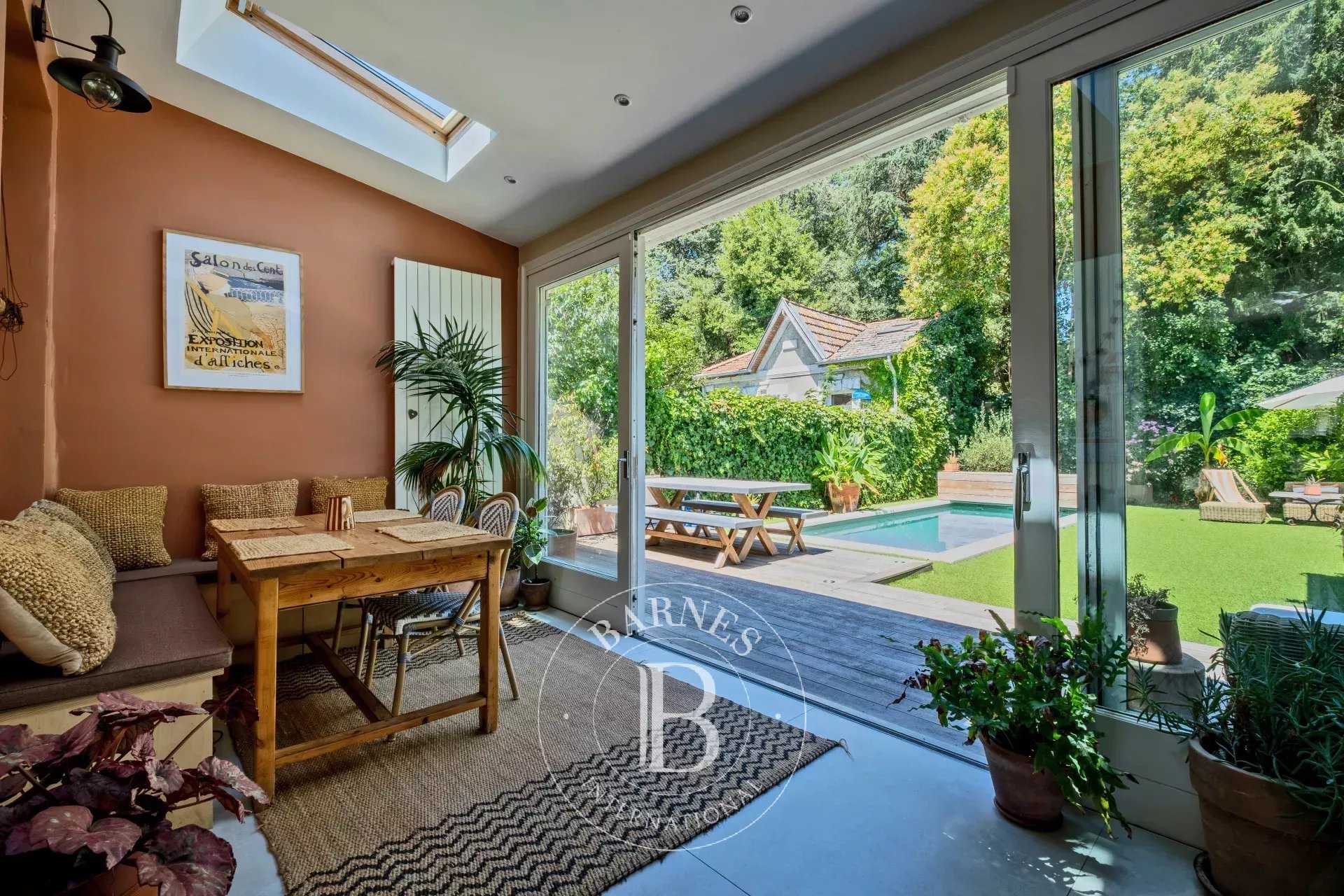 Bordeaux  - Maison 6 Pièces 4 Chambres