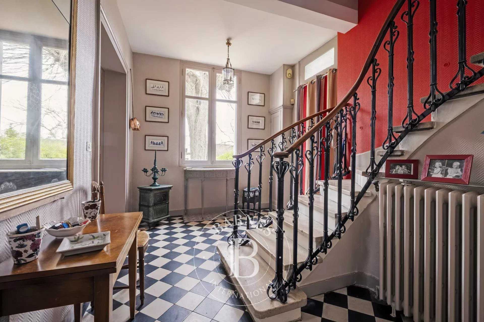Bordeaux  - Maison 9 Pièces 6 Chambres