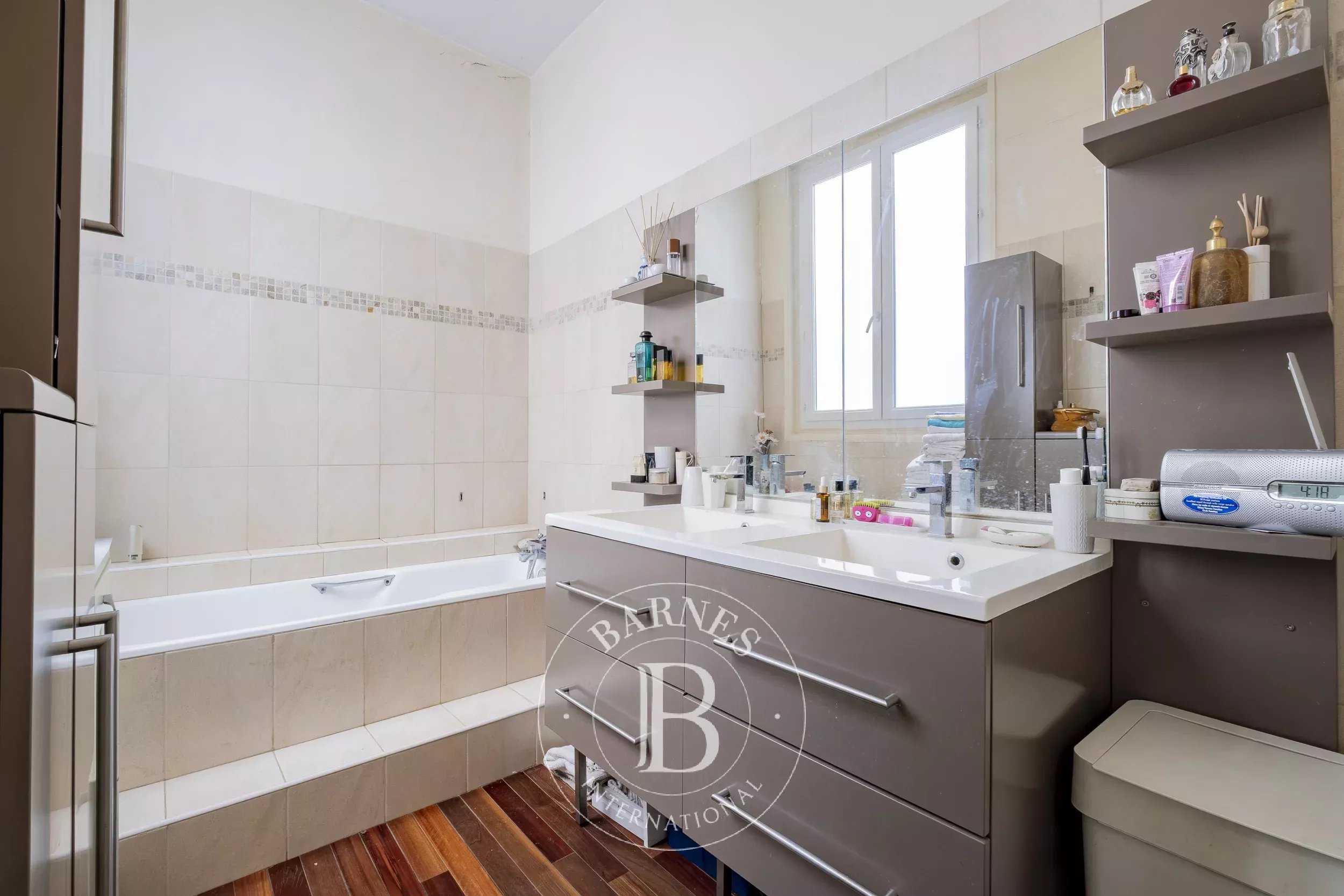 Bordeaux  - Appartement 5 Pi&egrave;ces 3 Chambres