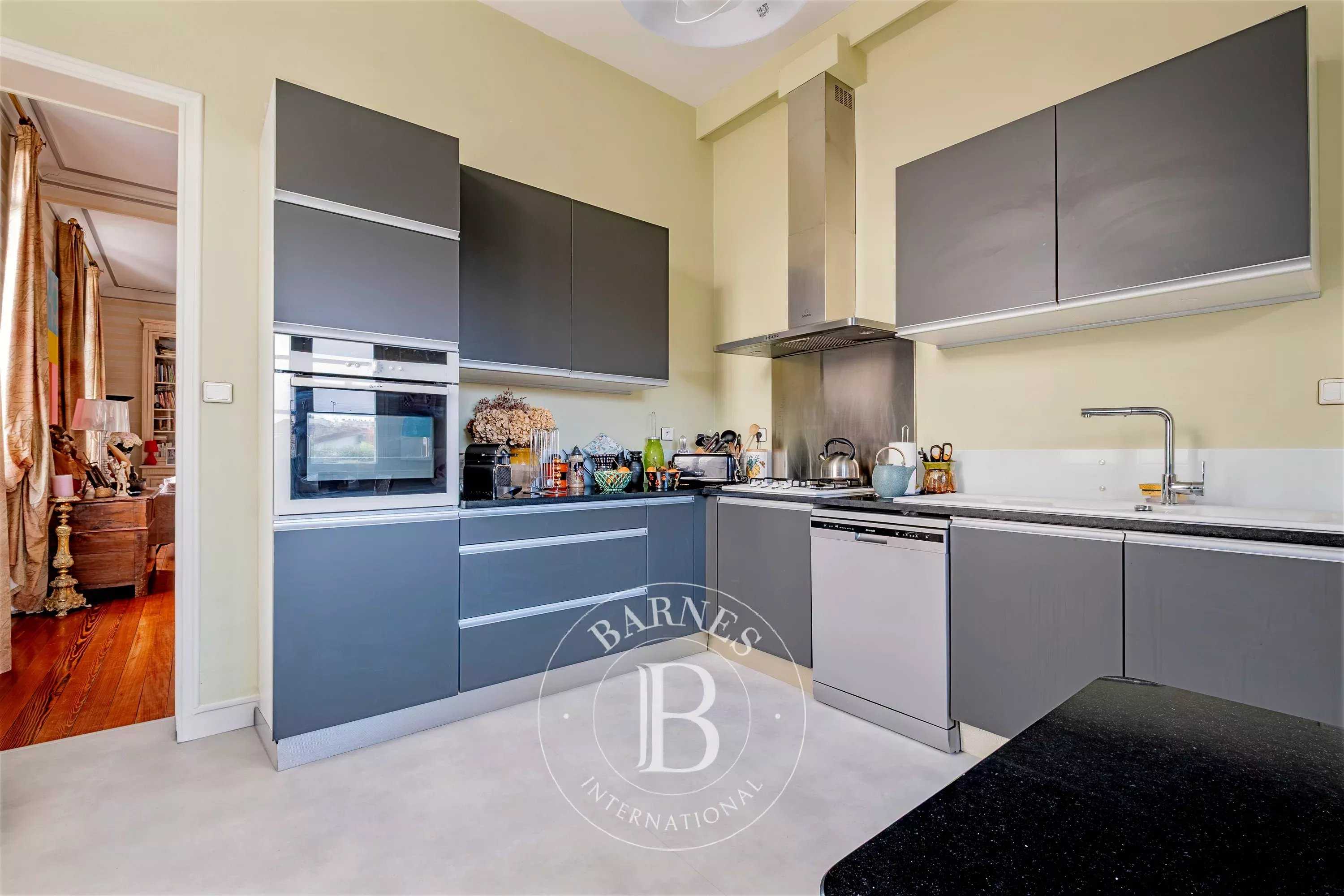 Bordeaux  - Maison 10 Pi&egrave;ces 5 Chambres