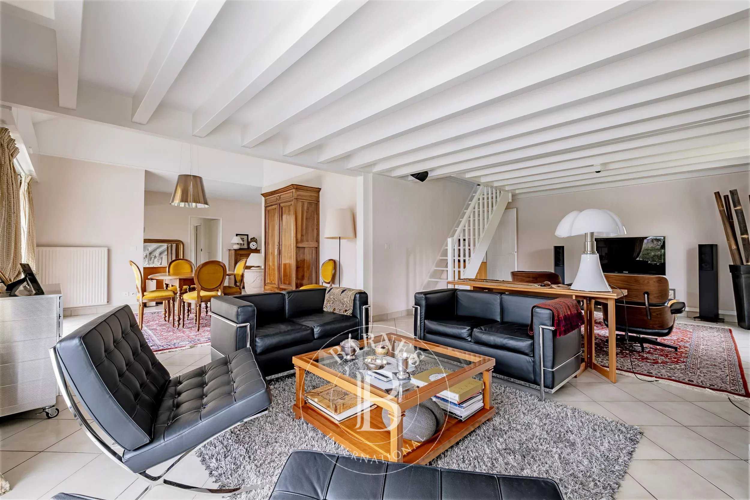 Pessac  - Maison 8 Pi&egrave;ces 3 Chambres