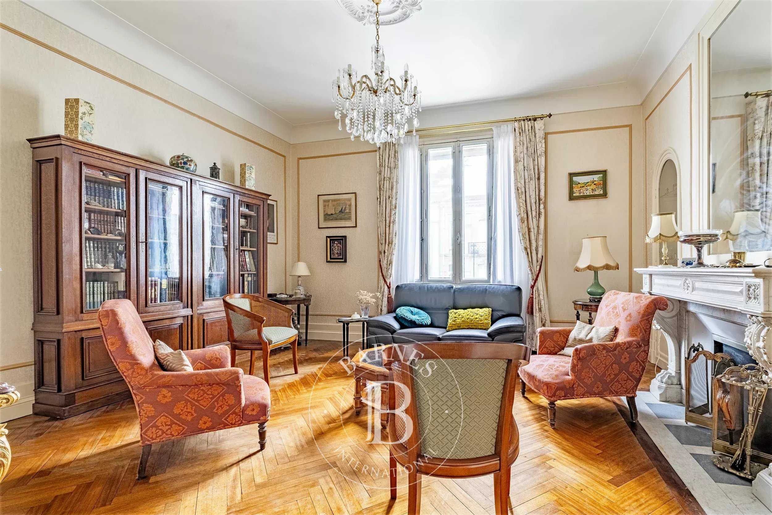 Bordeaux  - Hôtel particulier 8 Pi&egrave;ces 5 Chambres