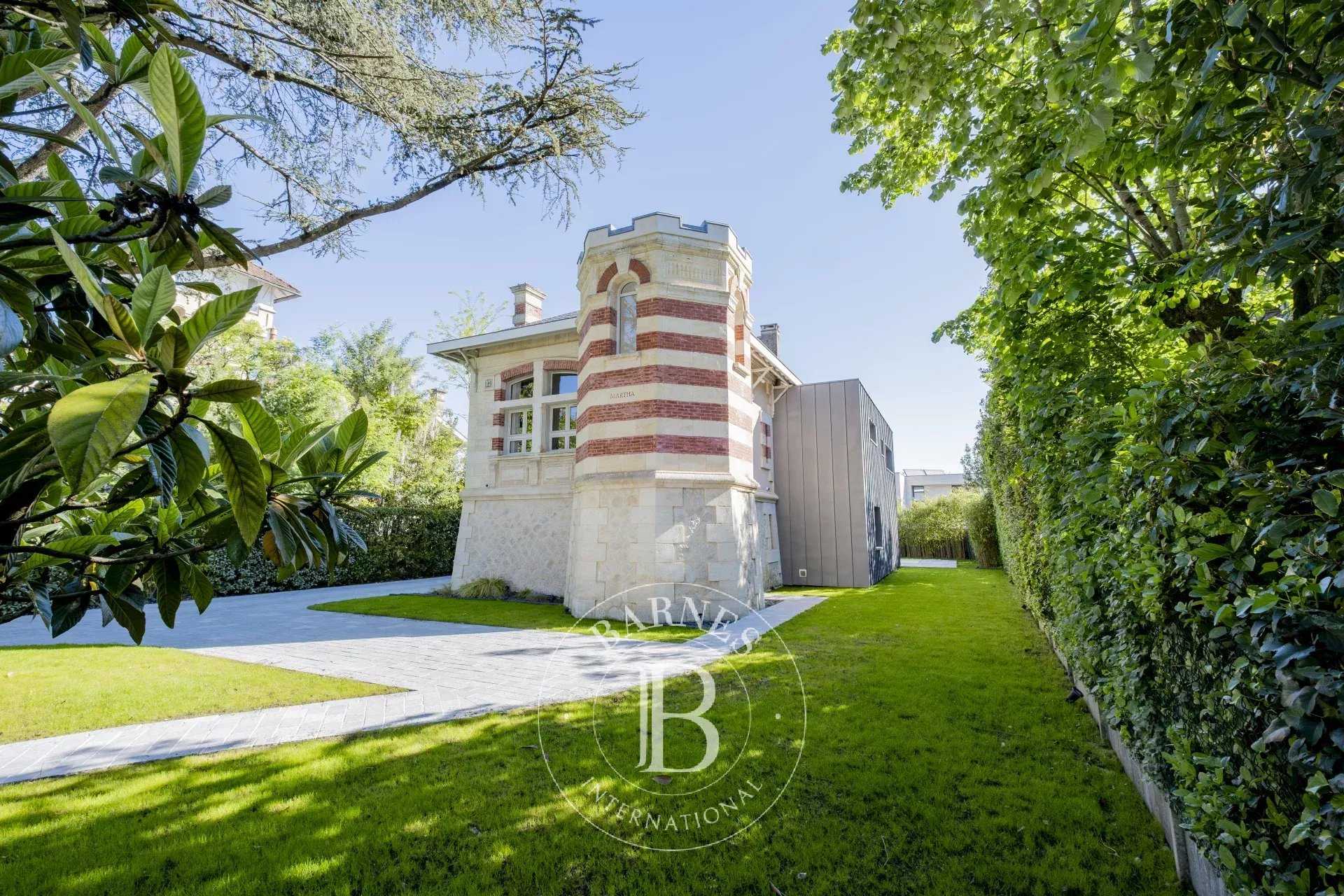 Pessac  - Maison 6 Pi&egrave;ces 5 Chambres