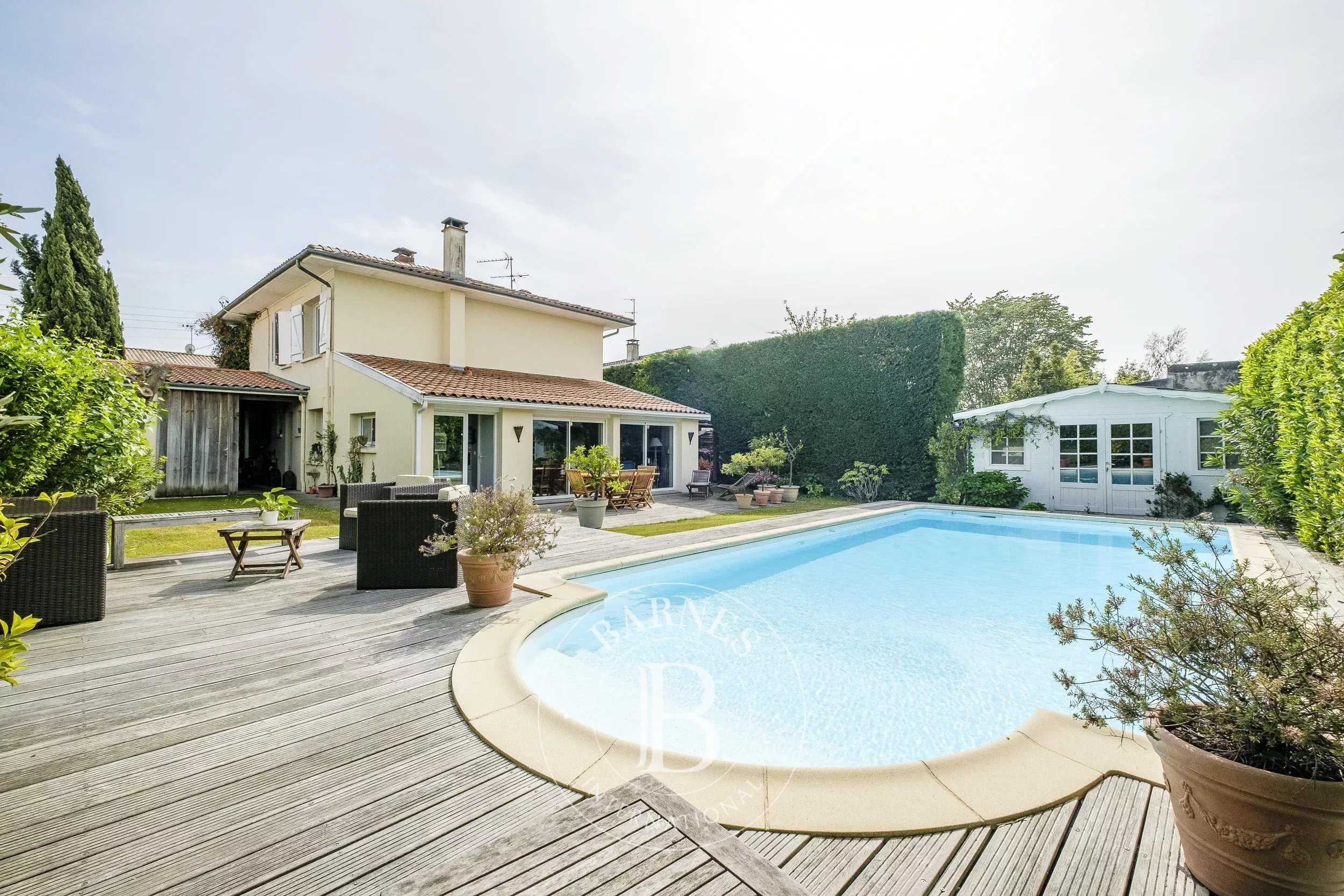 Le Bouscat  - Maison 7 Pi&egrave;ces 5 Chambres