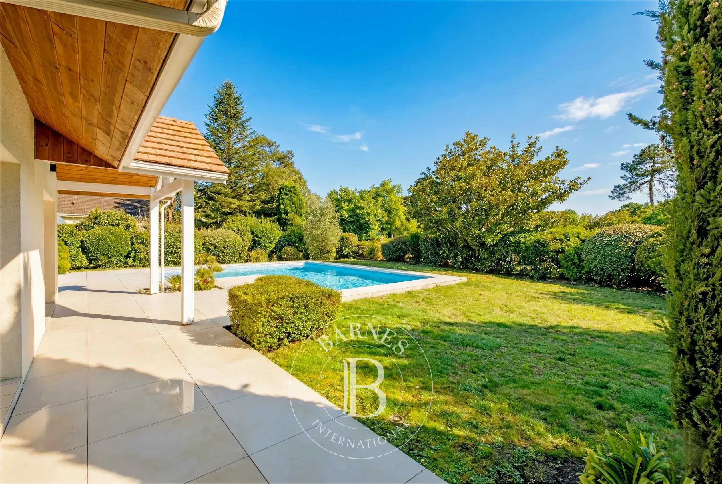 Pessac  - Maison 8 Pi&egrave;ces 3 Chambres