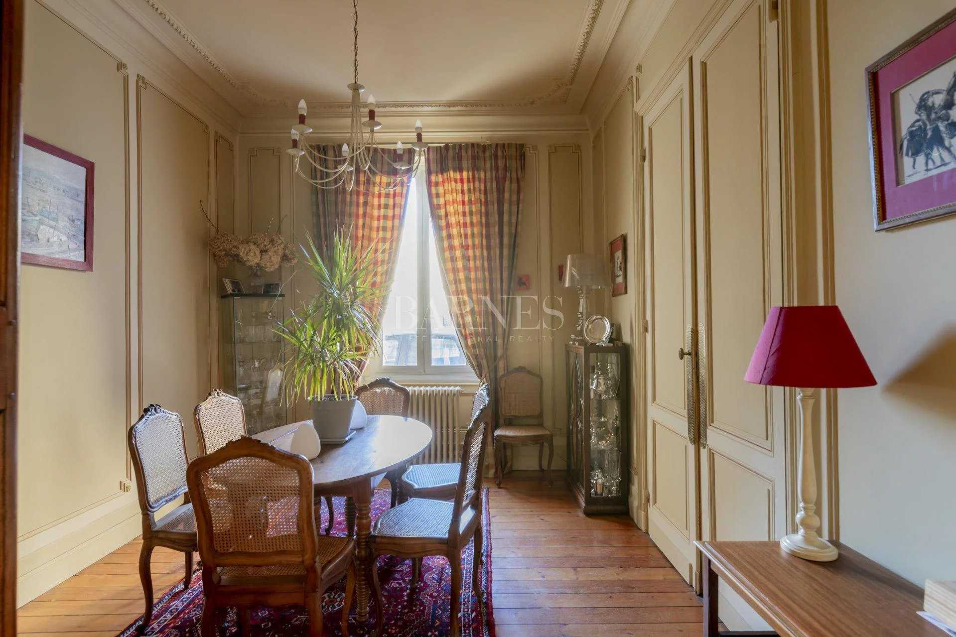 Bordeaux  - Maison 9 Pièces 5 Chambres