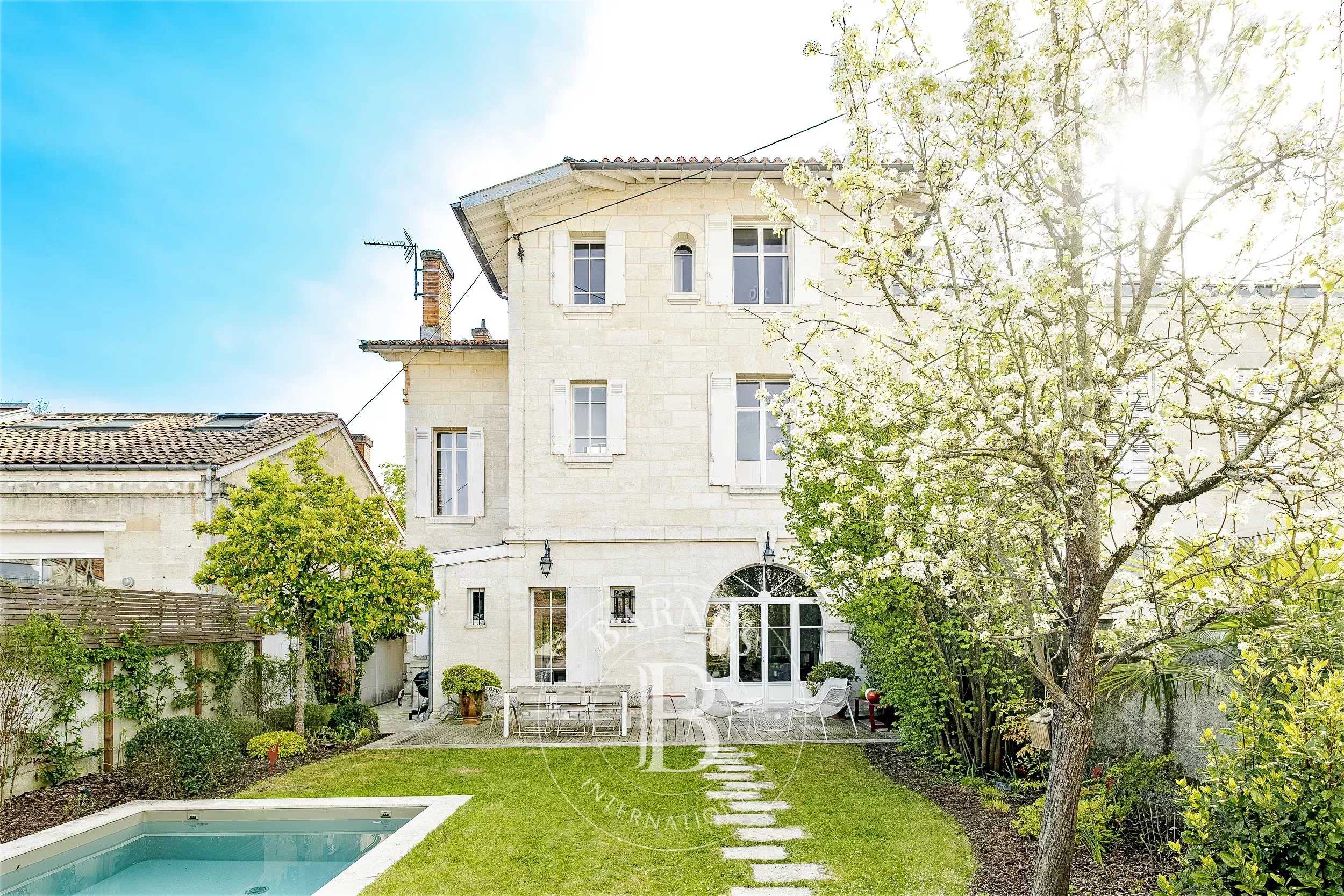 Bordeaux  - Maison 9 Pi&egrave;ces 5 Chambres