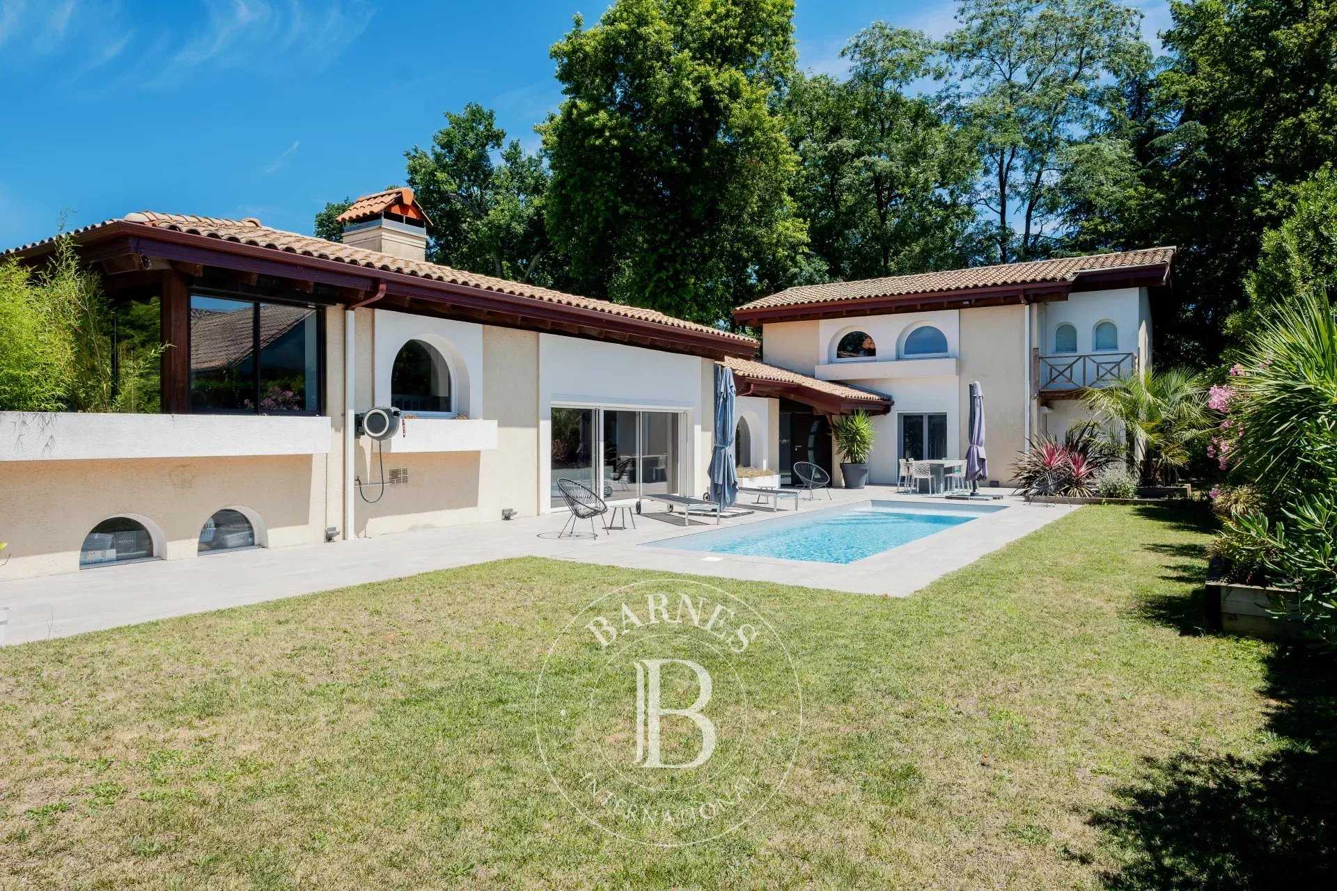 Mérignac  - Maison 7 Pièces 4 Chambres