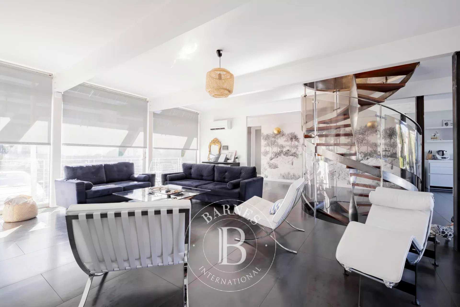 Bordeaux  - Maison 8 Pi&egrave;ces 5 Chambres