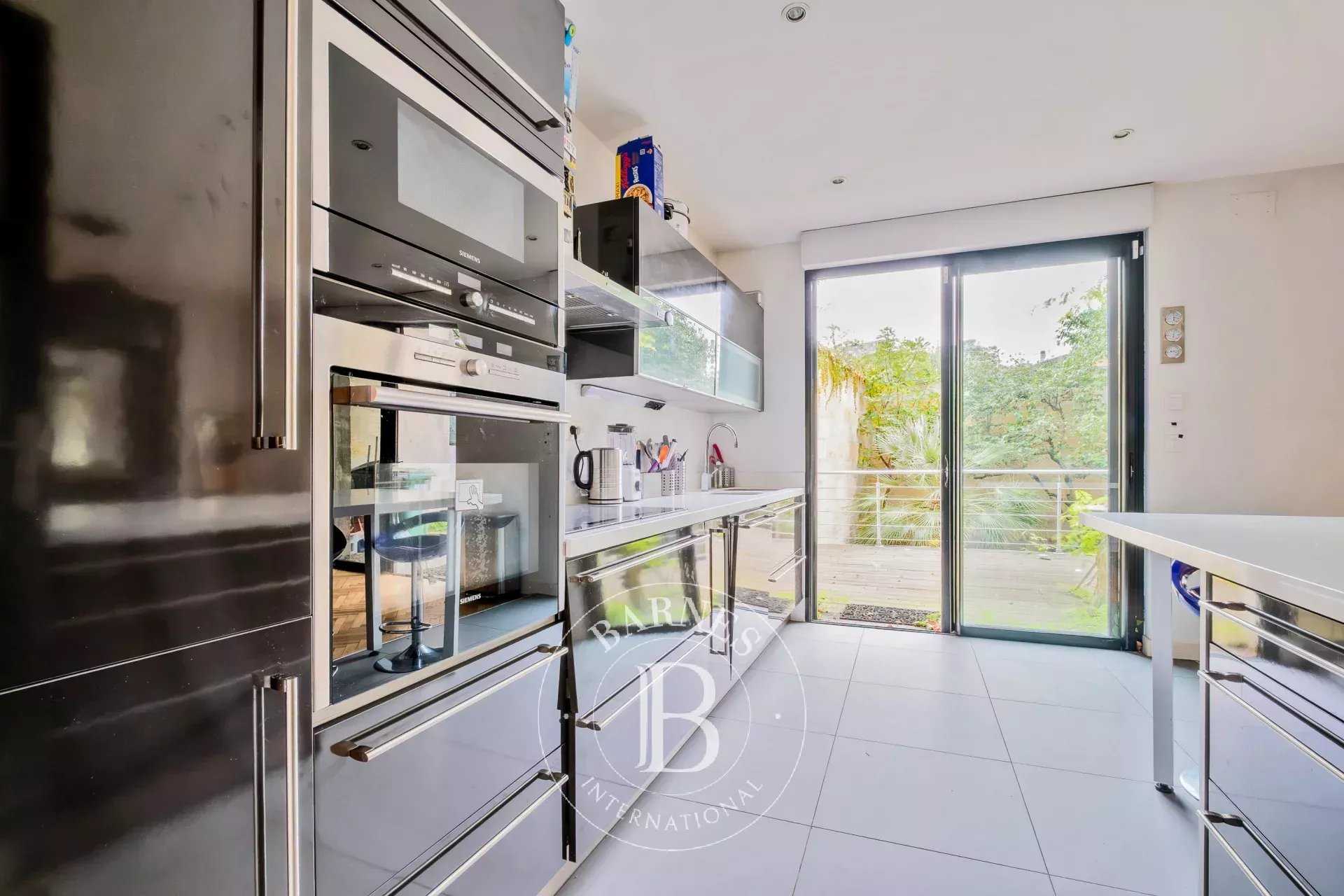 Bordeaux  - Maison 9 Pi&egrave;ces 5 Chambres