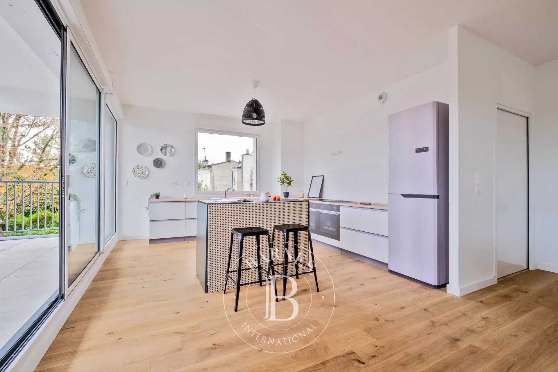 Bordeaux  - Appartement 4 Pi&egrave;ces 3 Chambres