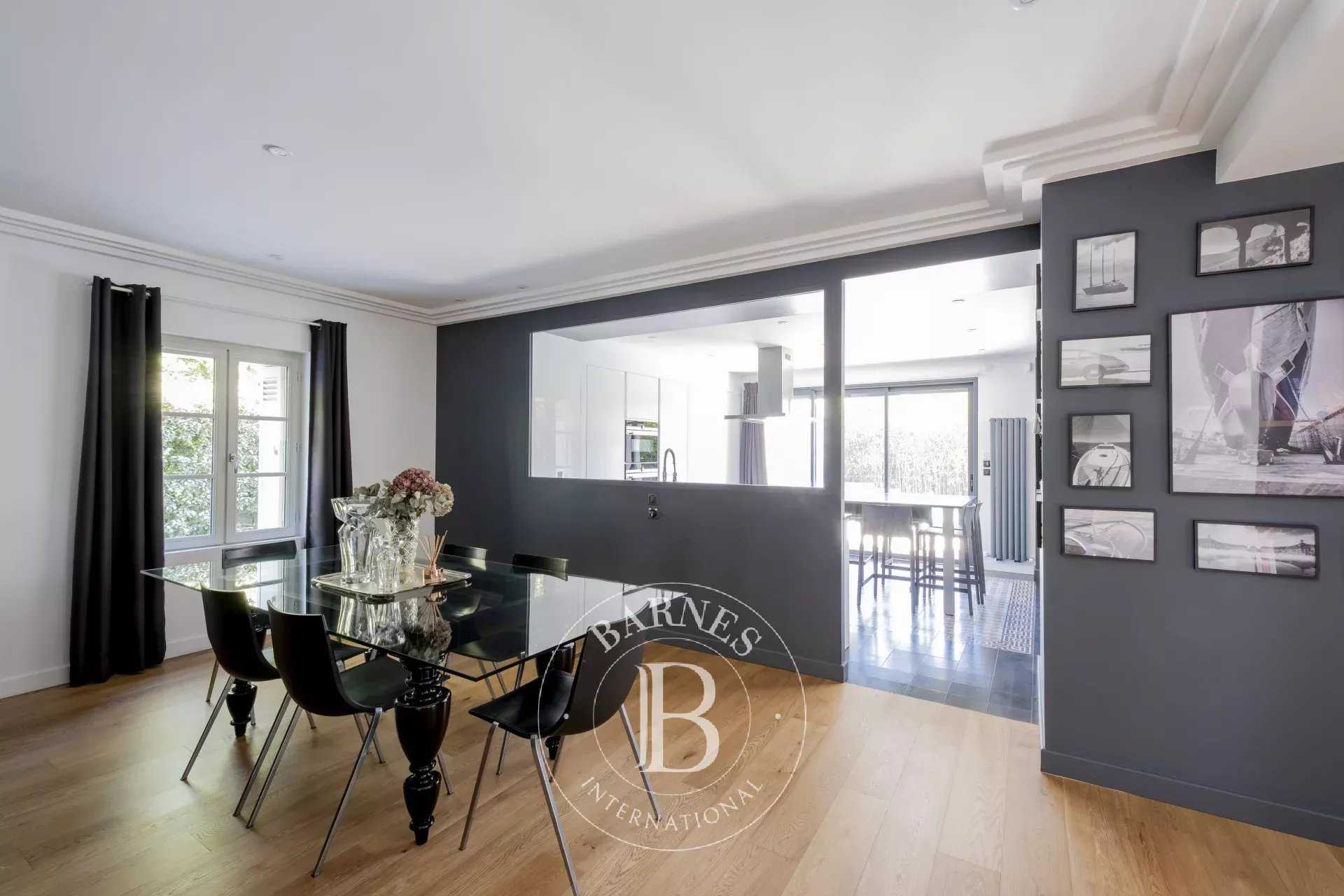 Pessac  - Maison 6 Pi&egrave;ces 5 Chambres