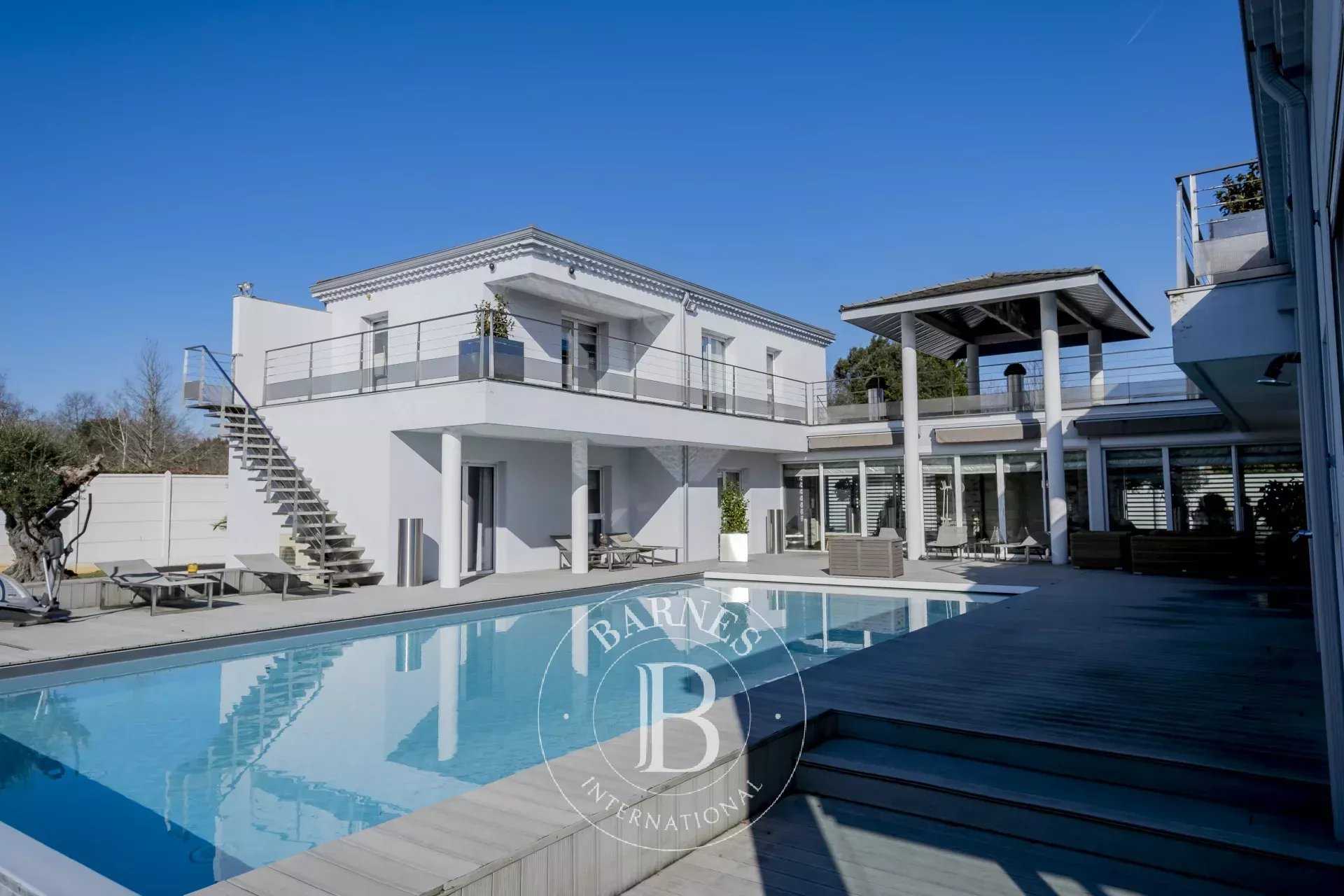 Pessac  - House 5 Bedrooms