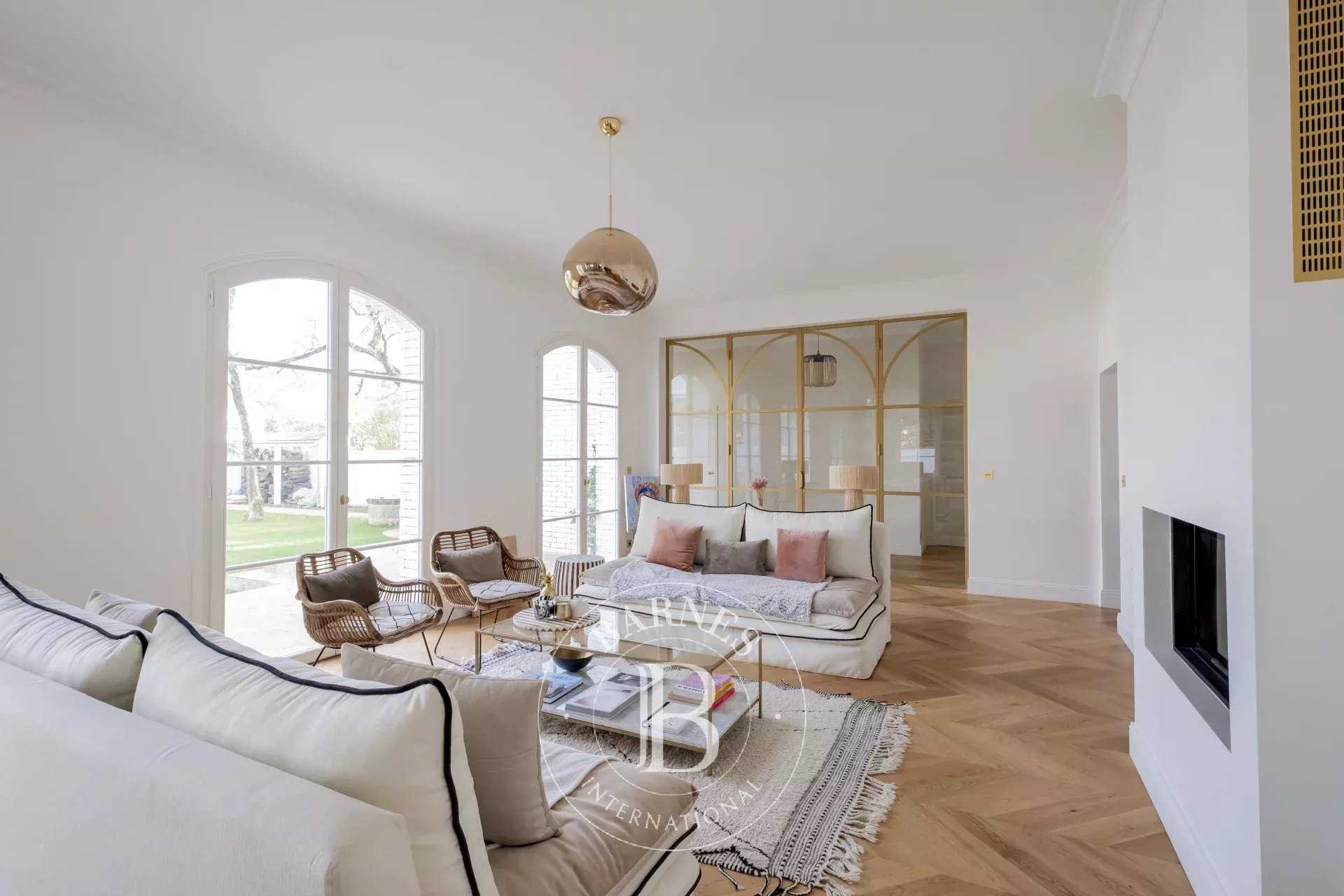 Bordeaux  - Maison 8 Pi&egrave;ces 5 Chambres