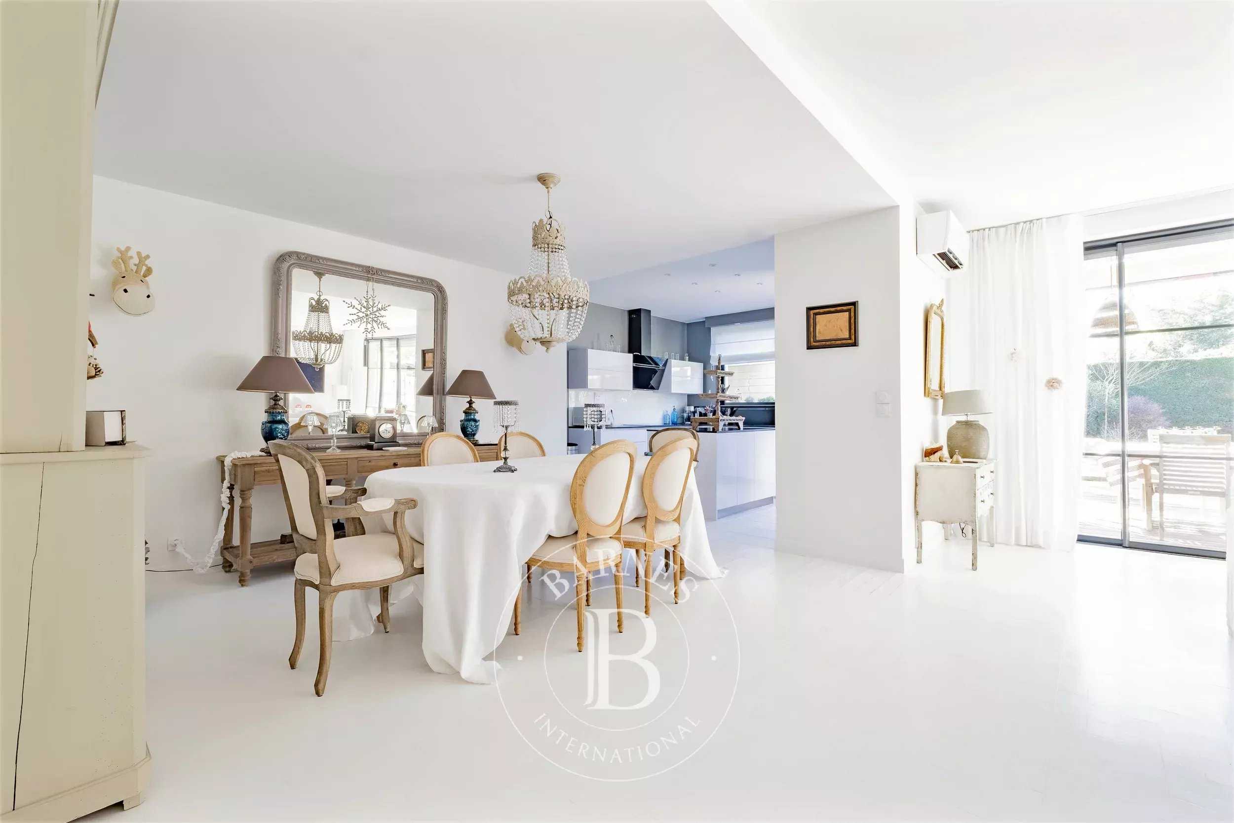 Bordeaux  - Maison 6 Pi&egrave;ces 4 Chambres