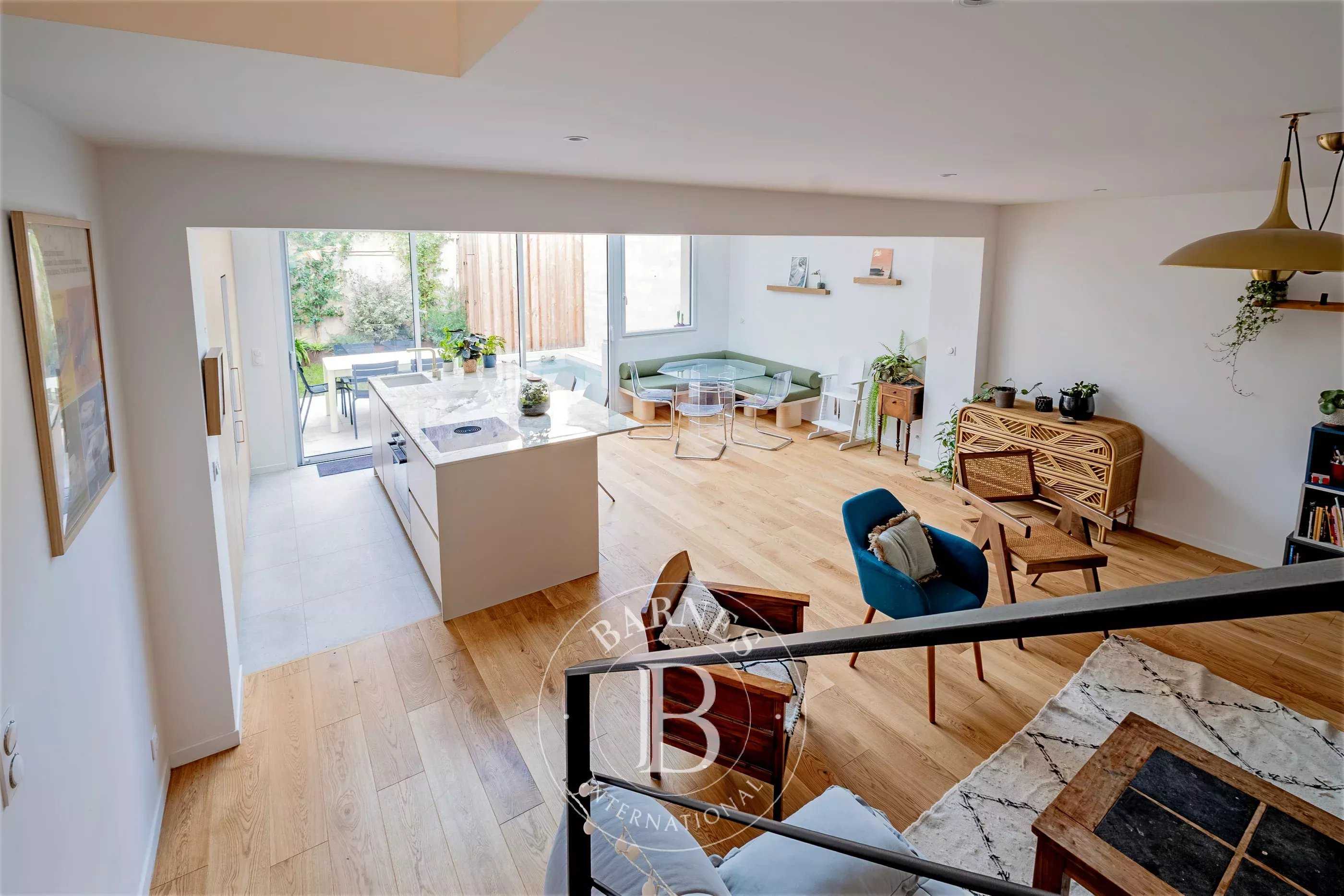 Bordeaux  - Maison 5 Pi&egrave;ces 4 Chambres