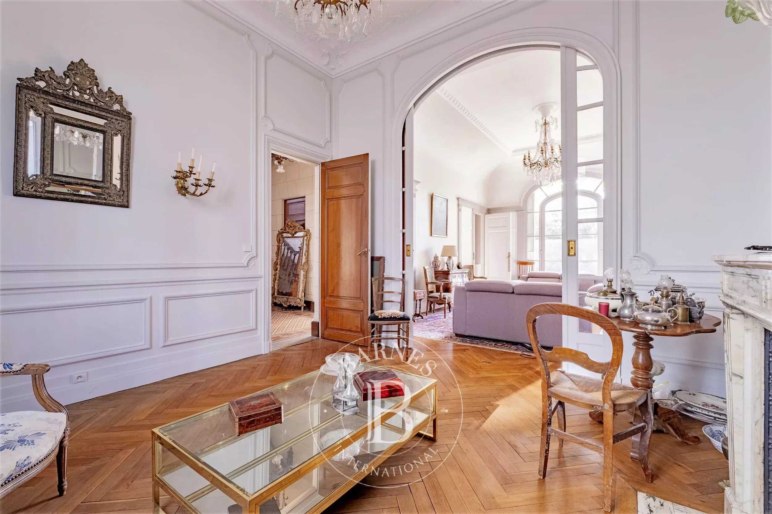 Bordeaux  - Maison 10 Pi&egrave;ces 3 Chambres