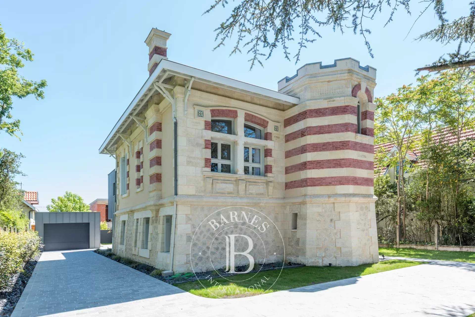 Pessac  - Maison 6 Pi&egrave;ces 5 Chambres