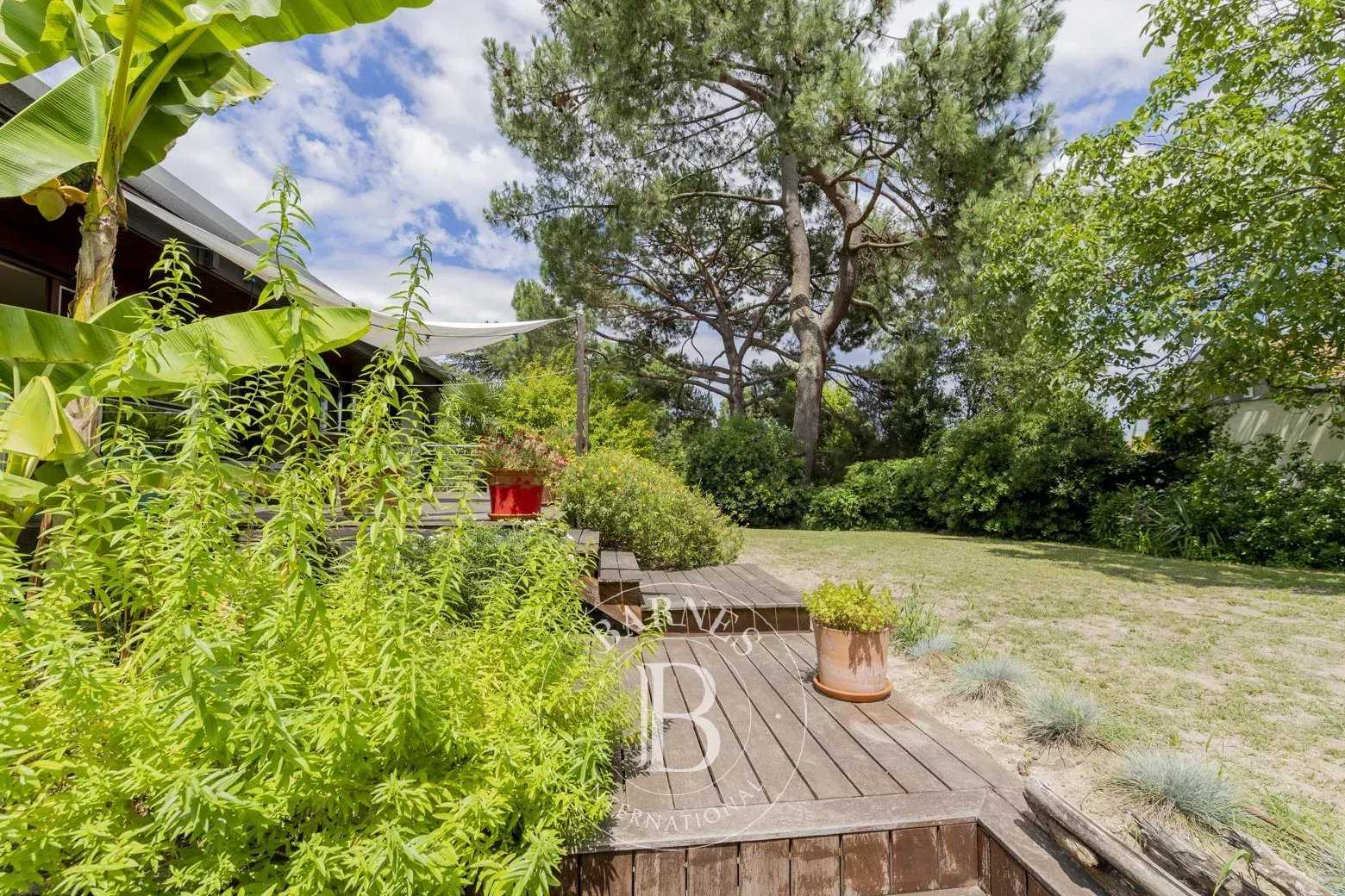 Talence  - Maison 10 Pi&egrave;ces 5 Chambres