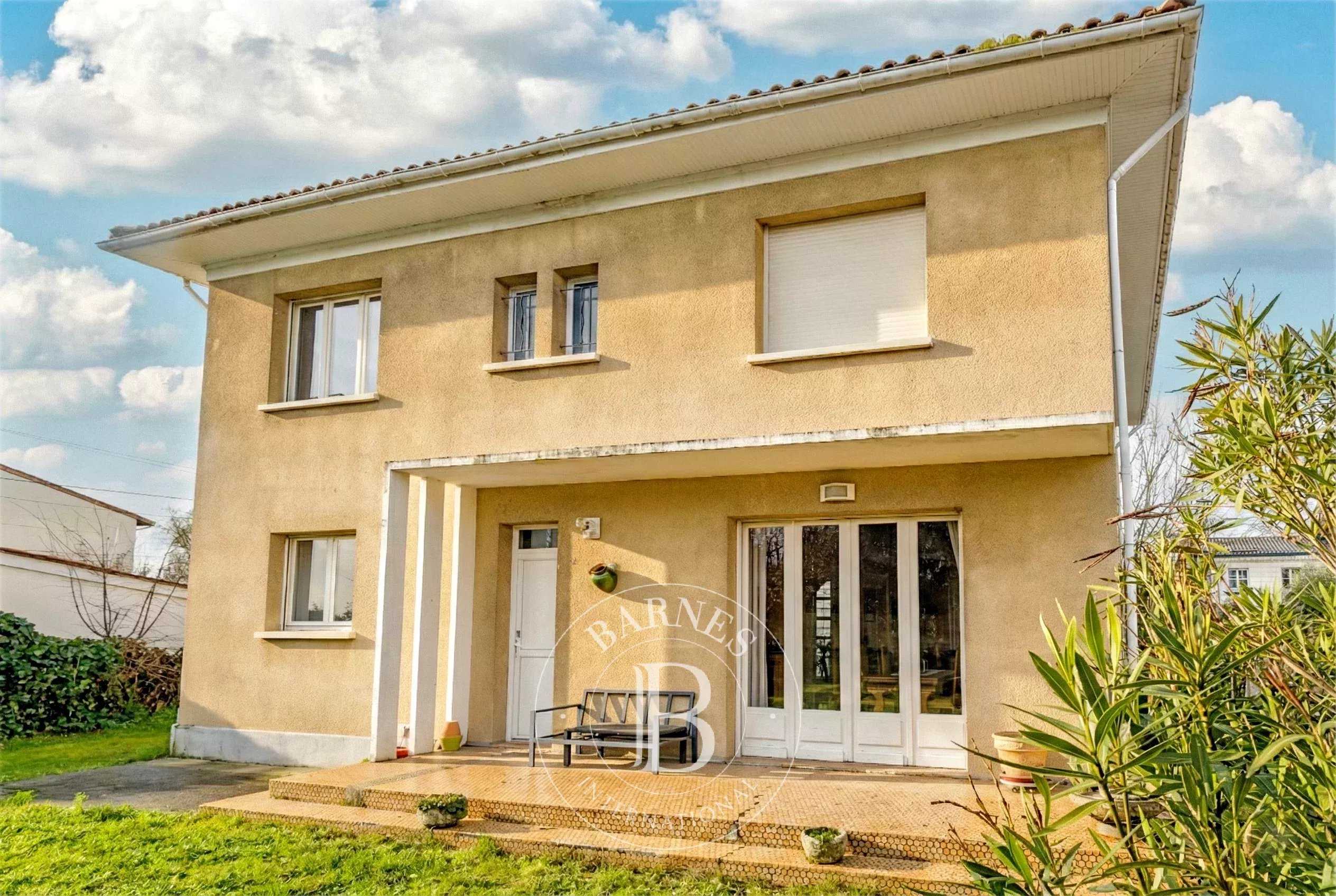 Bordeaux  - Maison 7 Pi&egrave;ces 4 Chambres