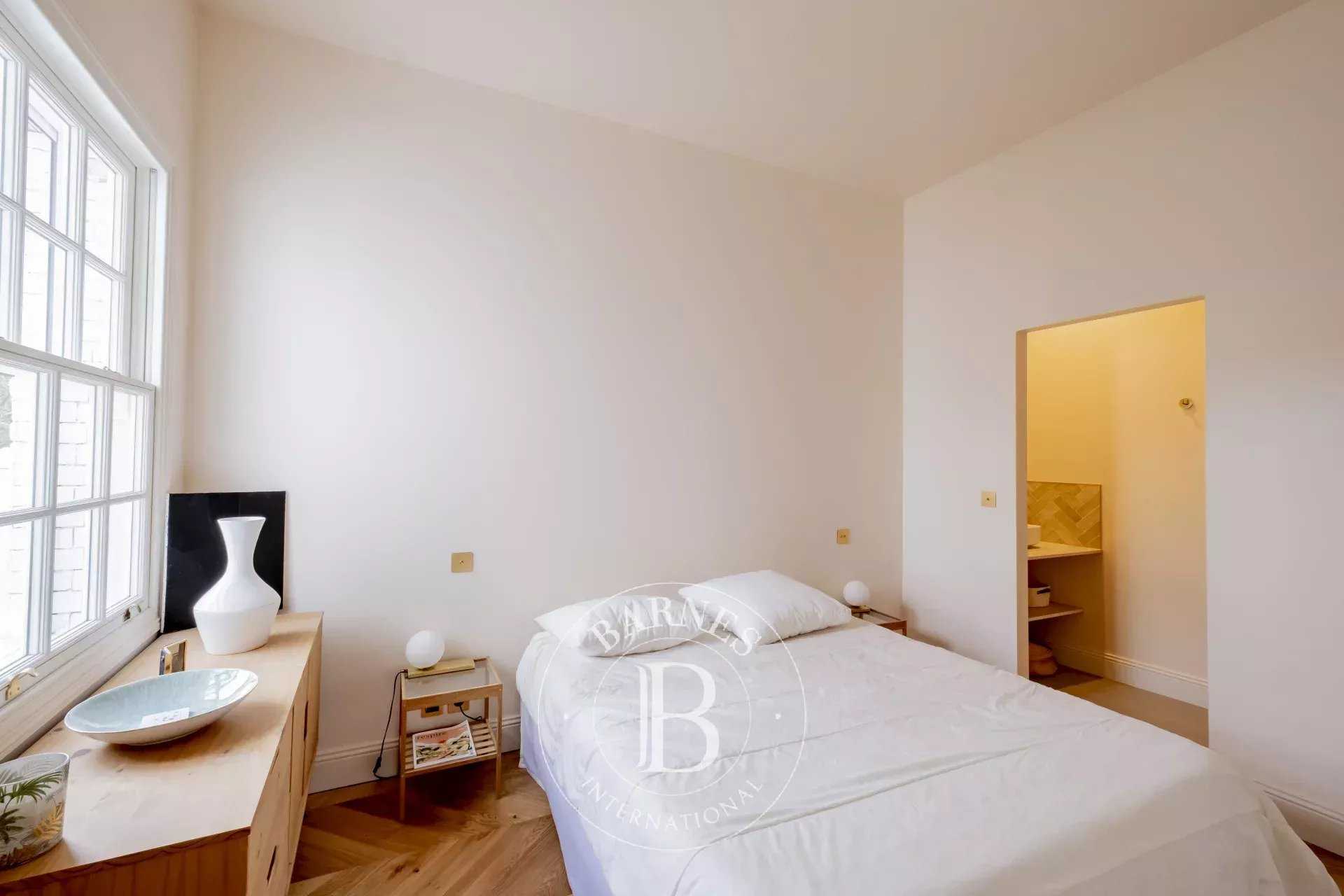 Bordeaux  - Maison 8 Pièces 5 Chambres