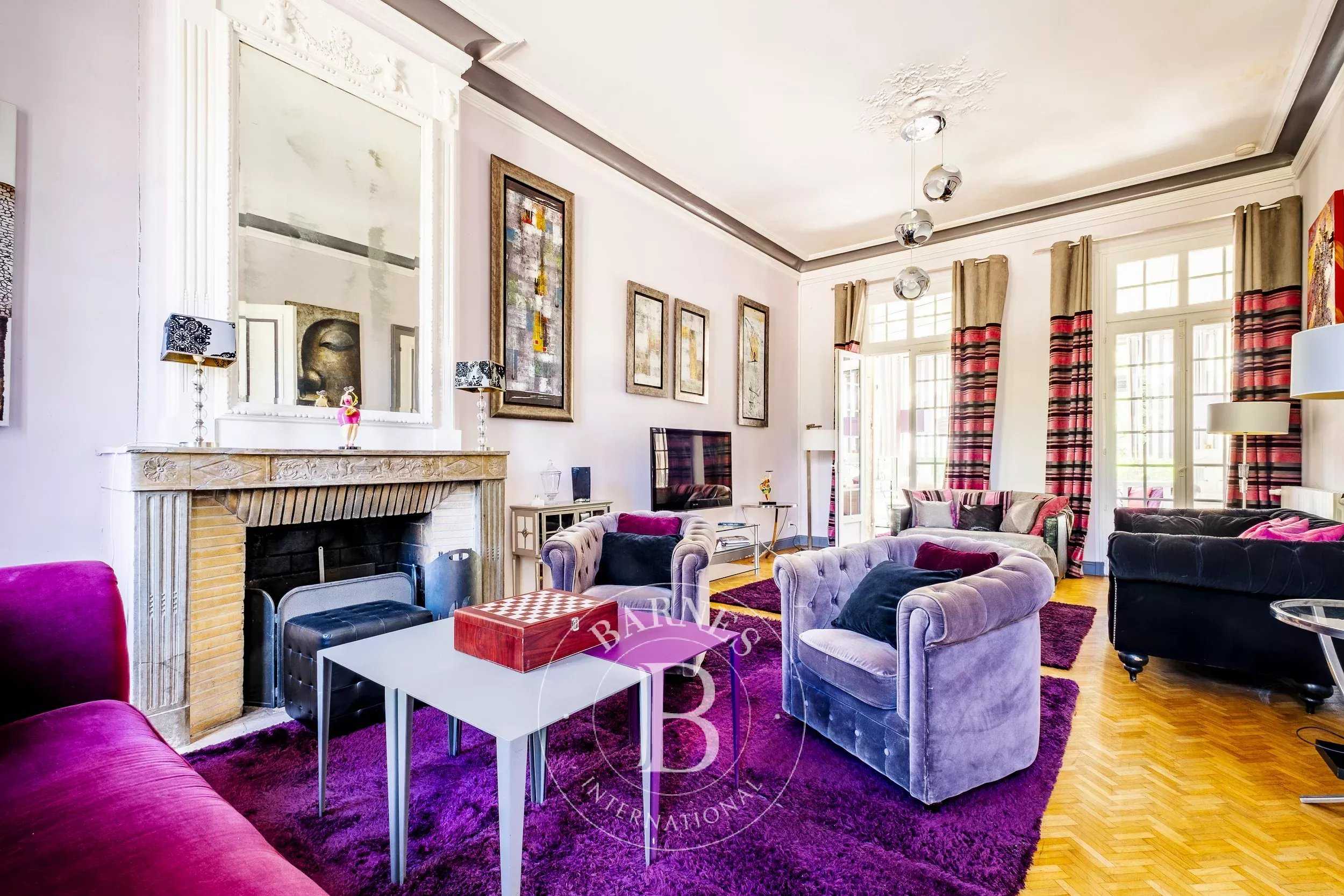 Saint-Loubès  - Propriété 15 Pi&egrave;ces 10 Chambres