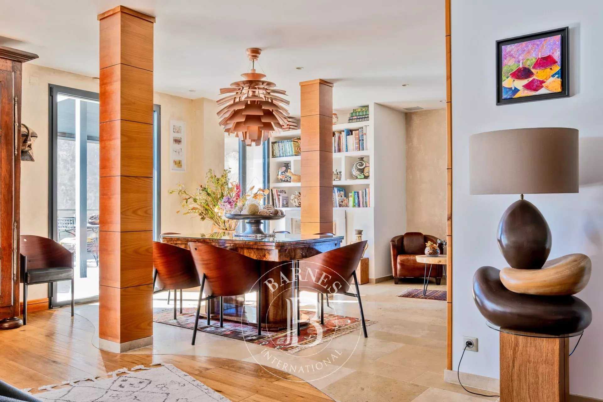 Bordeaux  - Appartement 6 Pi&egrave;ces 3 Chambres