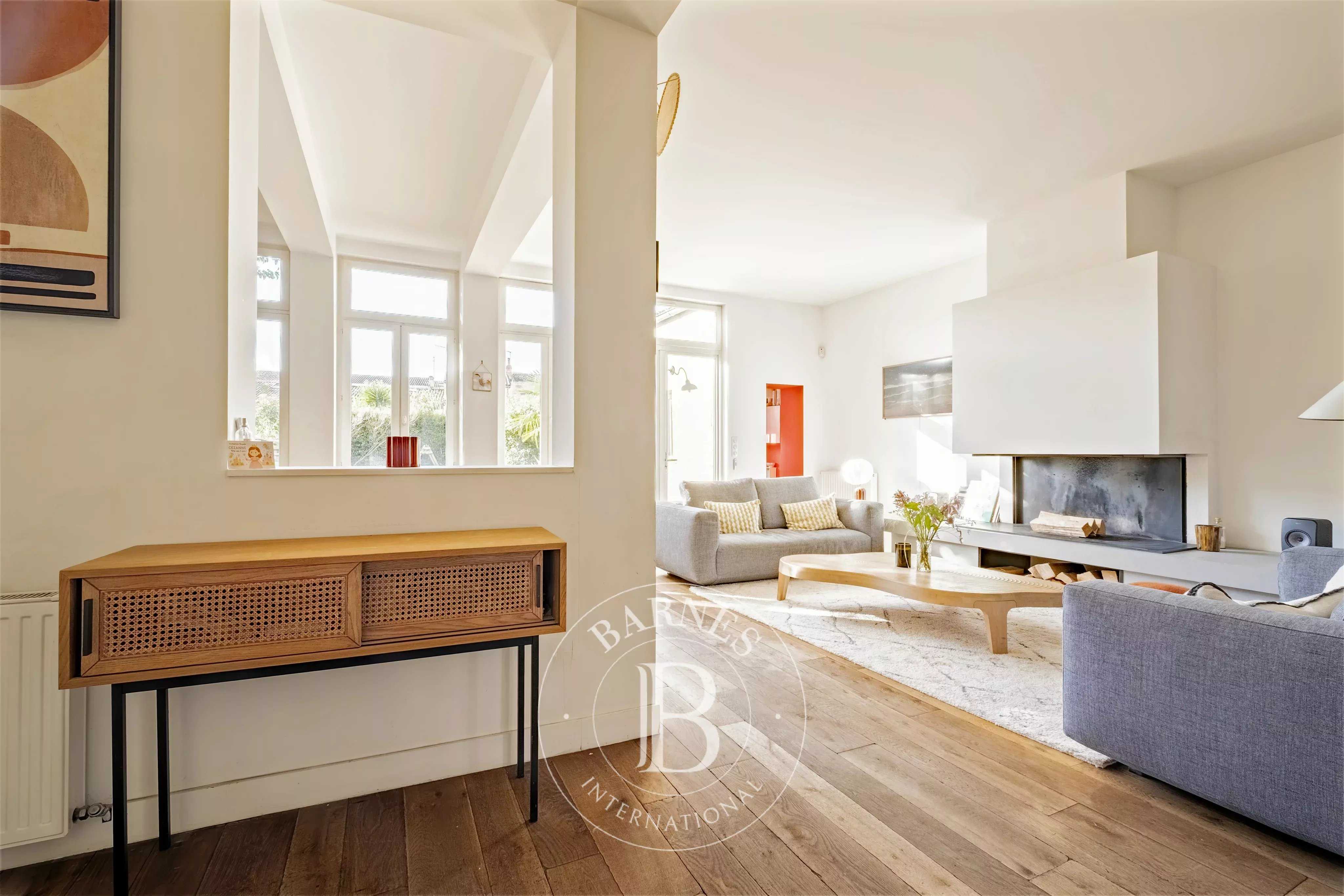 Bordeaux  - Maison 9 Pi&egrave;ces 6 Chambres