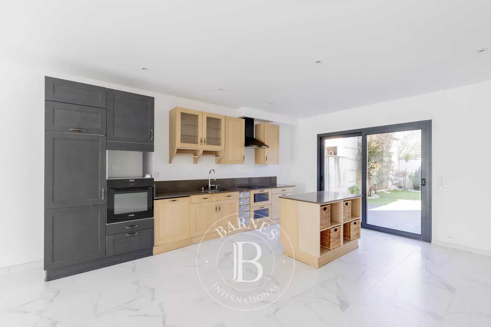 Mérignac  - Maison 6 Pi&egrave;ces 4 Chambres