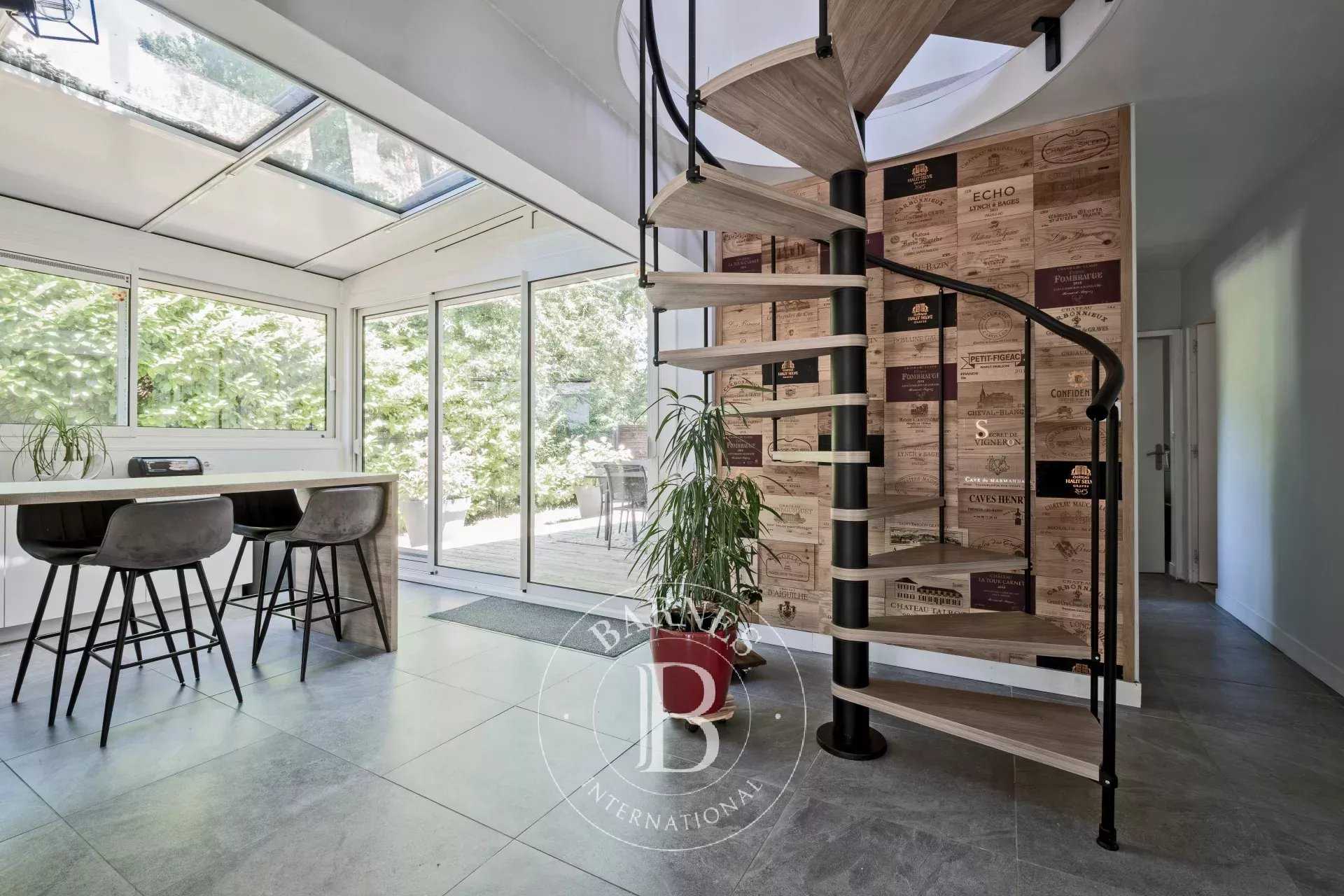 Mérignac  - Maison 7 Pièces 4 Chambres