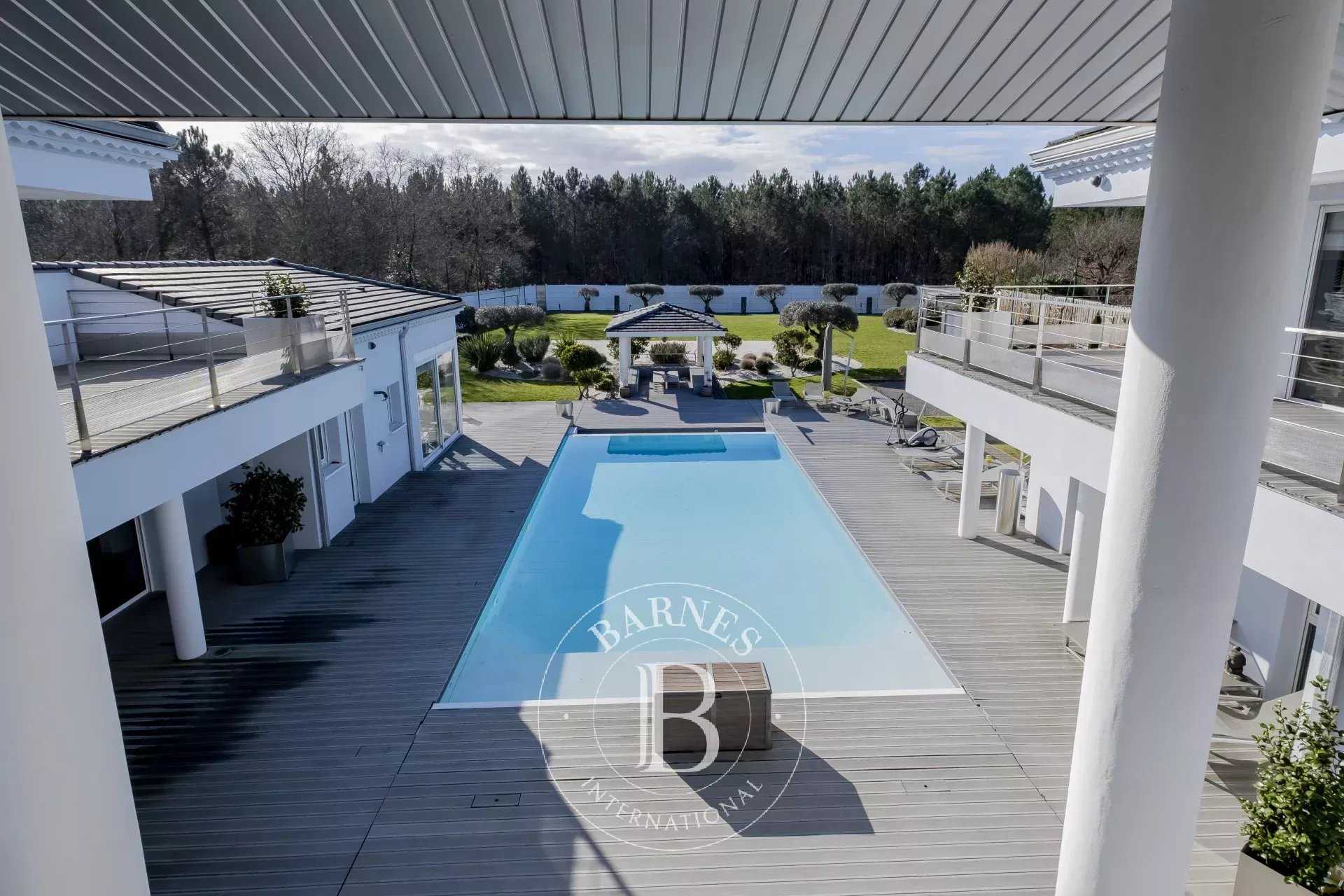 Pessac  - House 5 Bedrooms