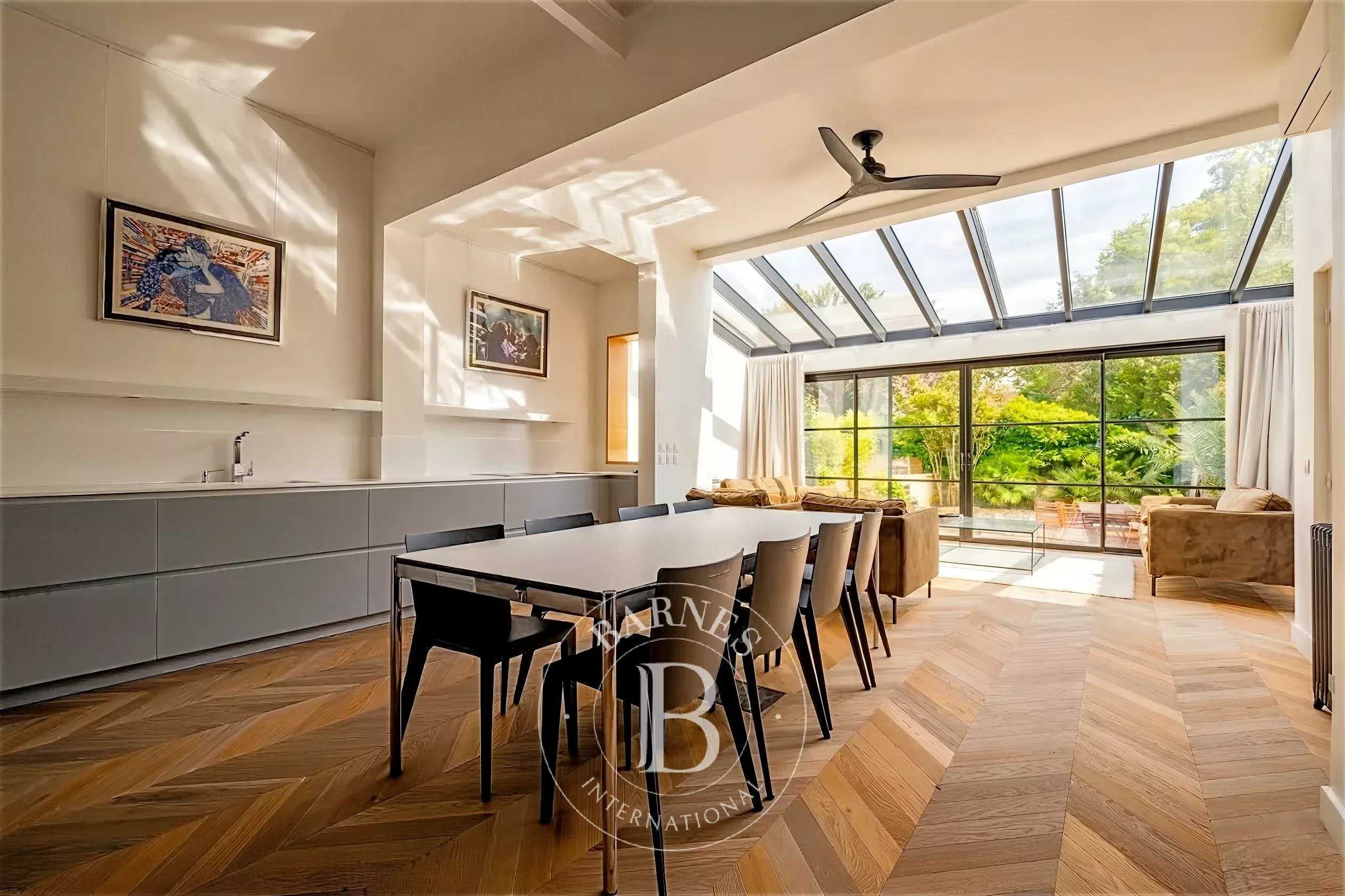 Bordeaux  - Maison 7 Pi&egrave;ces 4 Chambres