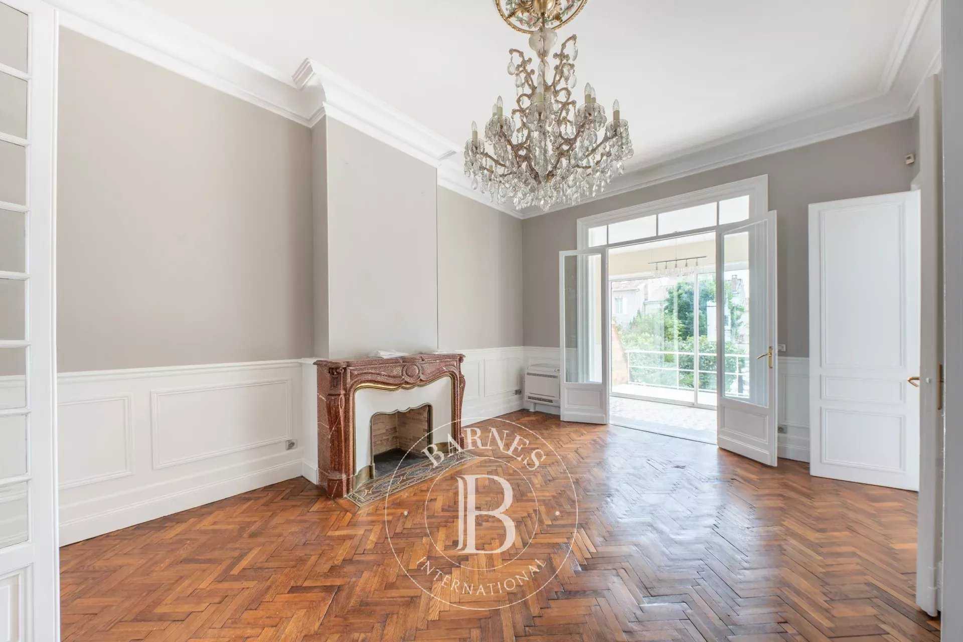Bordeaux  - Hôtel particulier 10 Pièces 5 Chambres