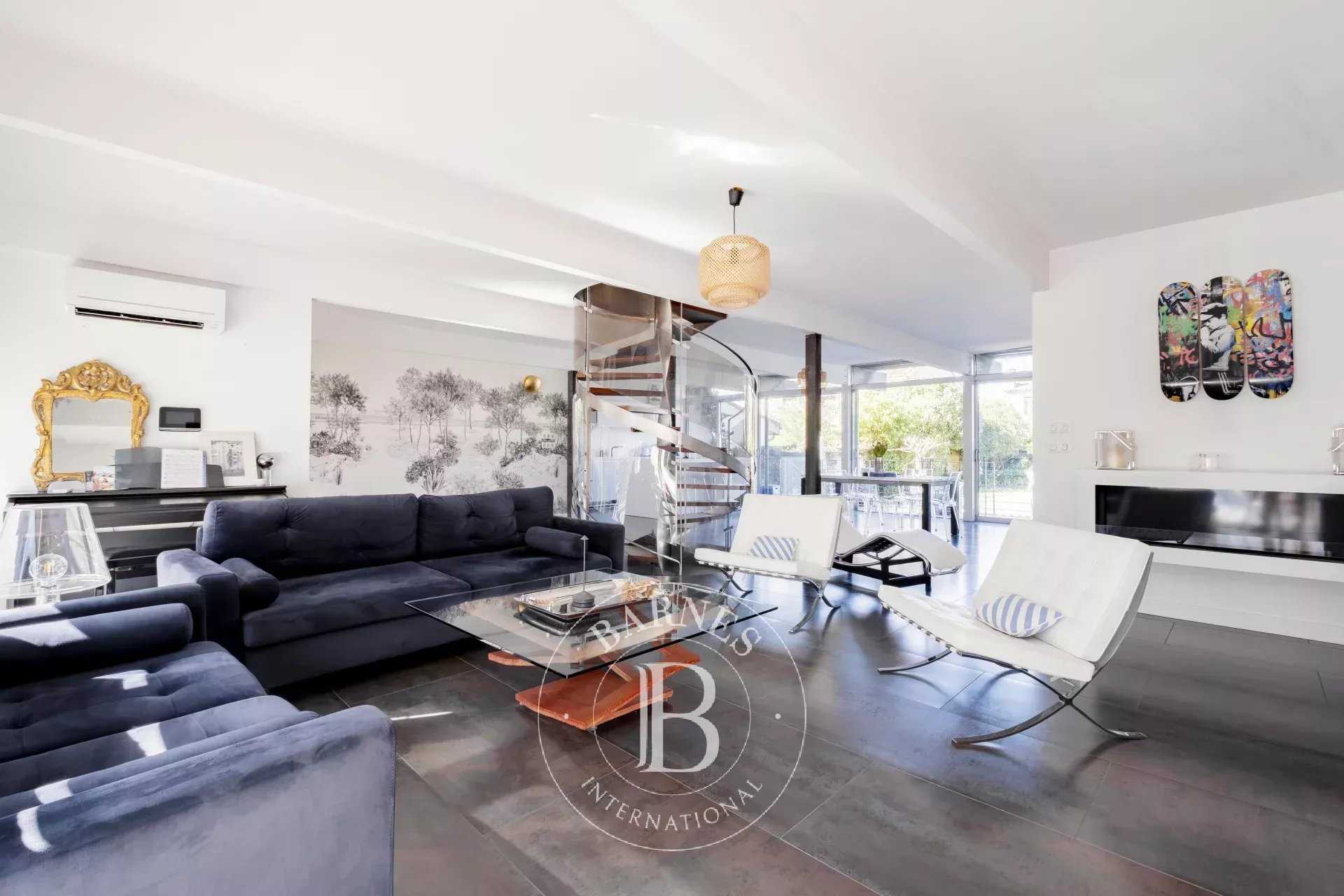 Bordeaux  - Maison 8 Pi&egrave;ces 5 Chambres