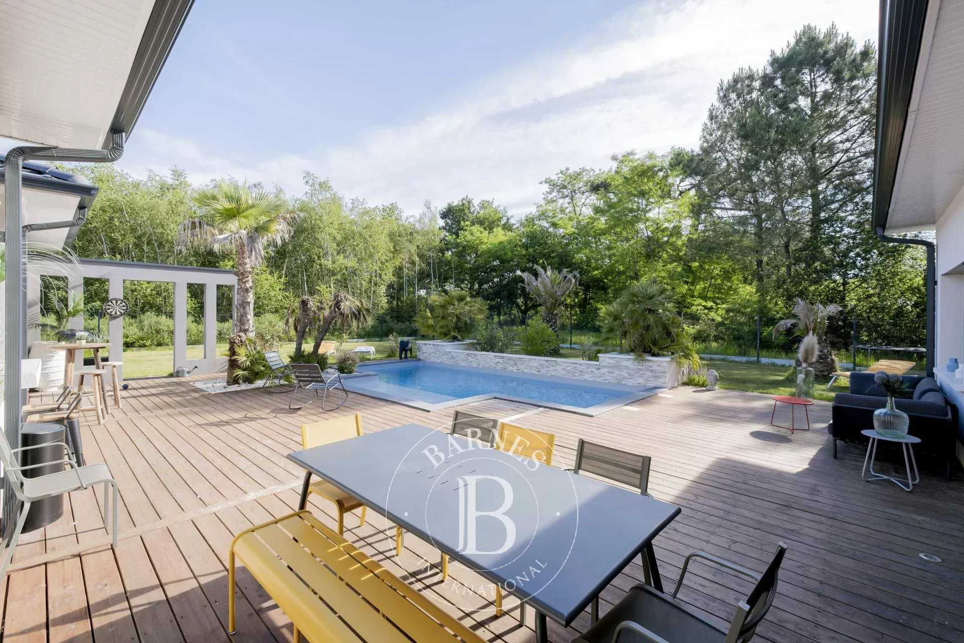 Maison Le Pian-Médoc  -  ref 84970090 (picture 1)