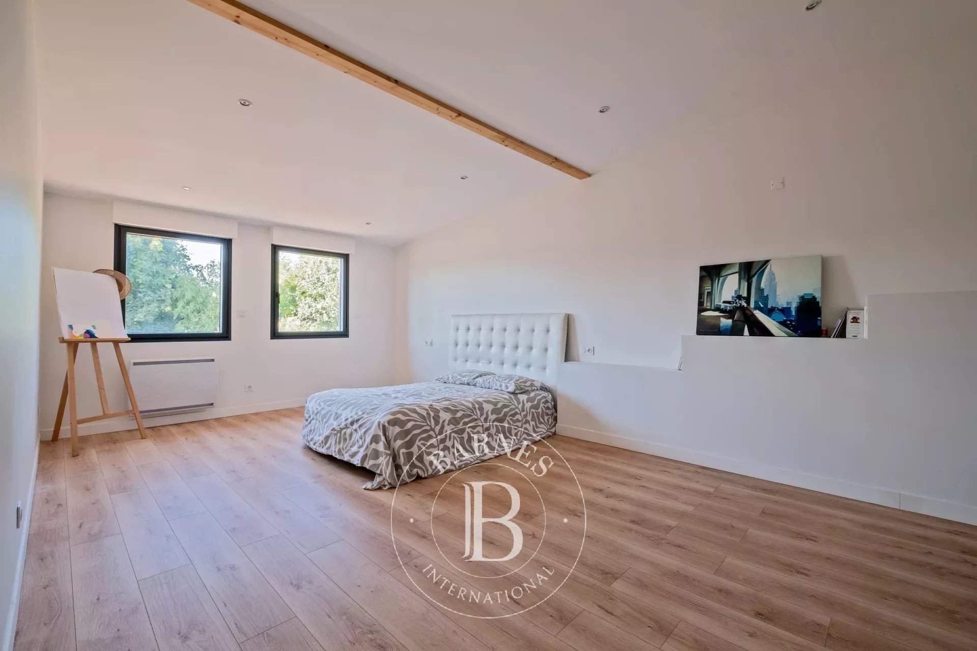 Bordeaux  - Maison 5 Pi&egrave;ces 4 Chambres - picture 9