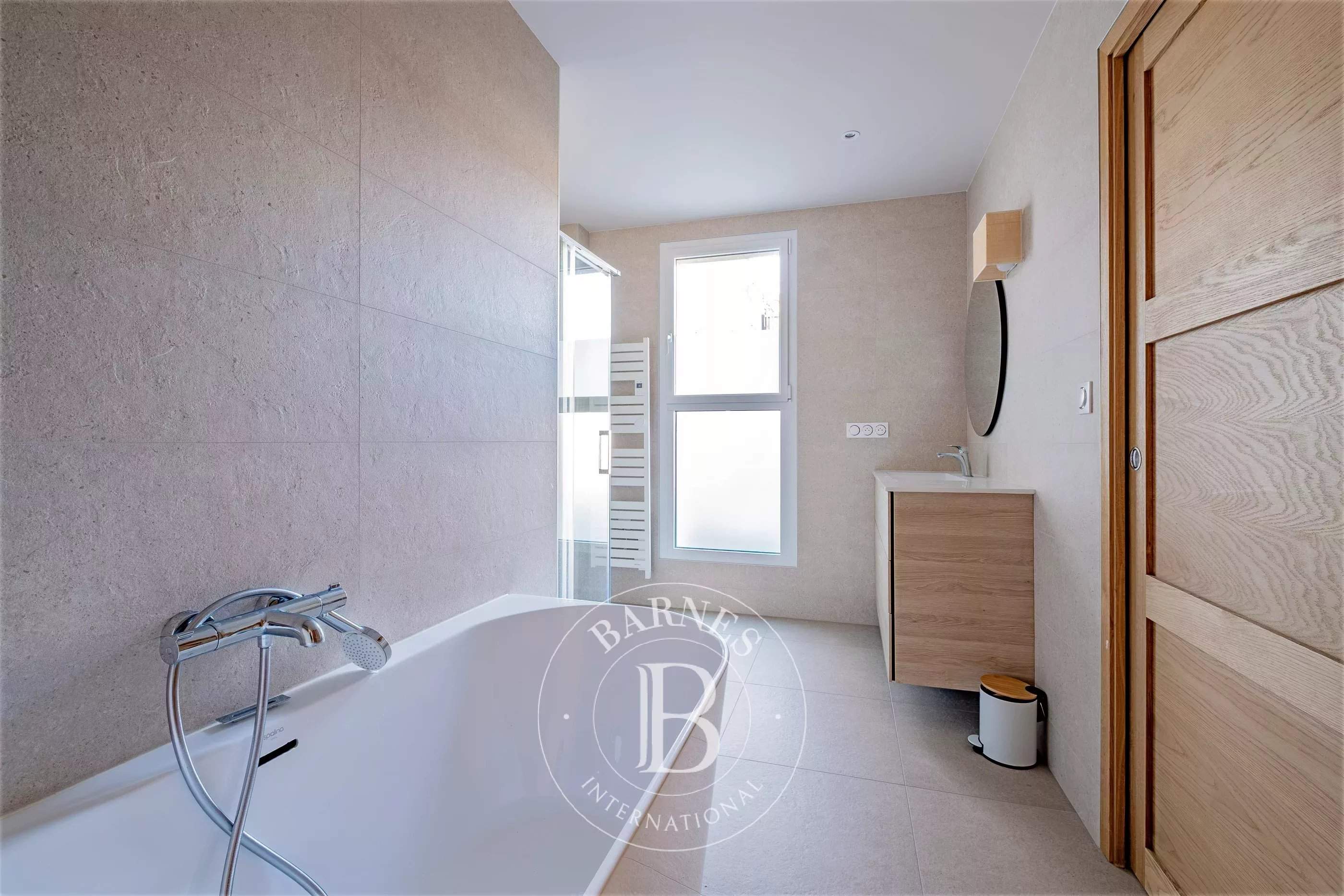 Bordeaux  - Maison 5 Pi&egrave;ces 4 Chambres - picture 11