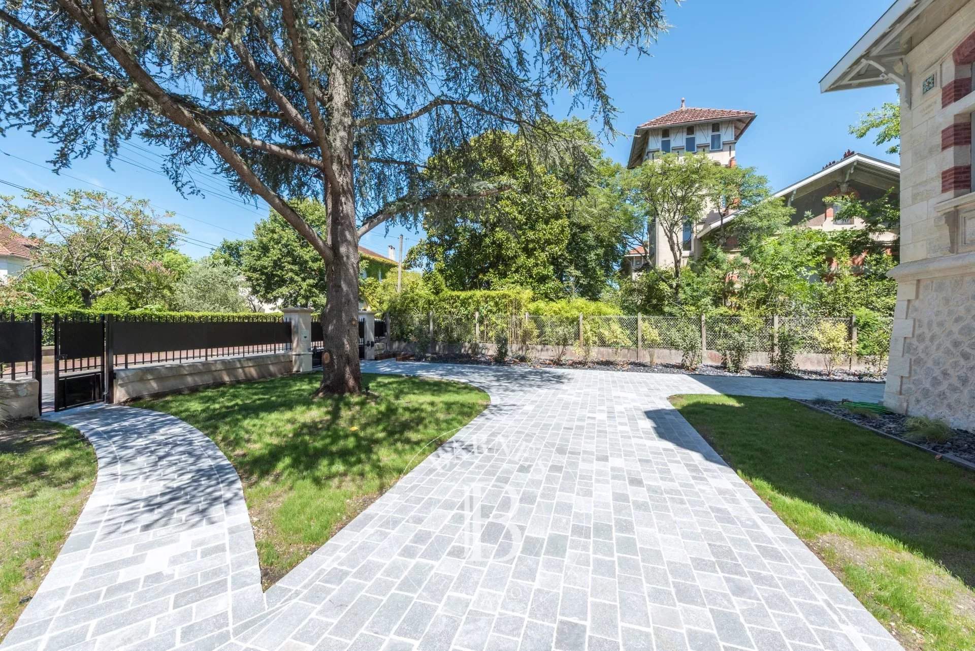 Pessac  - Maison 6 Pi&egrave;ces 5 Chambres - picture 13