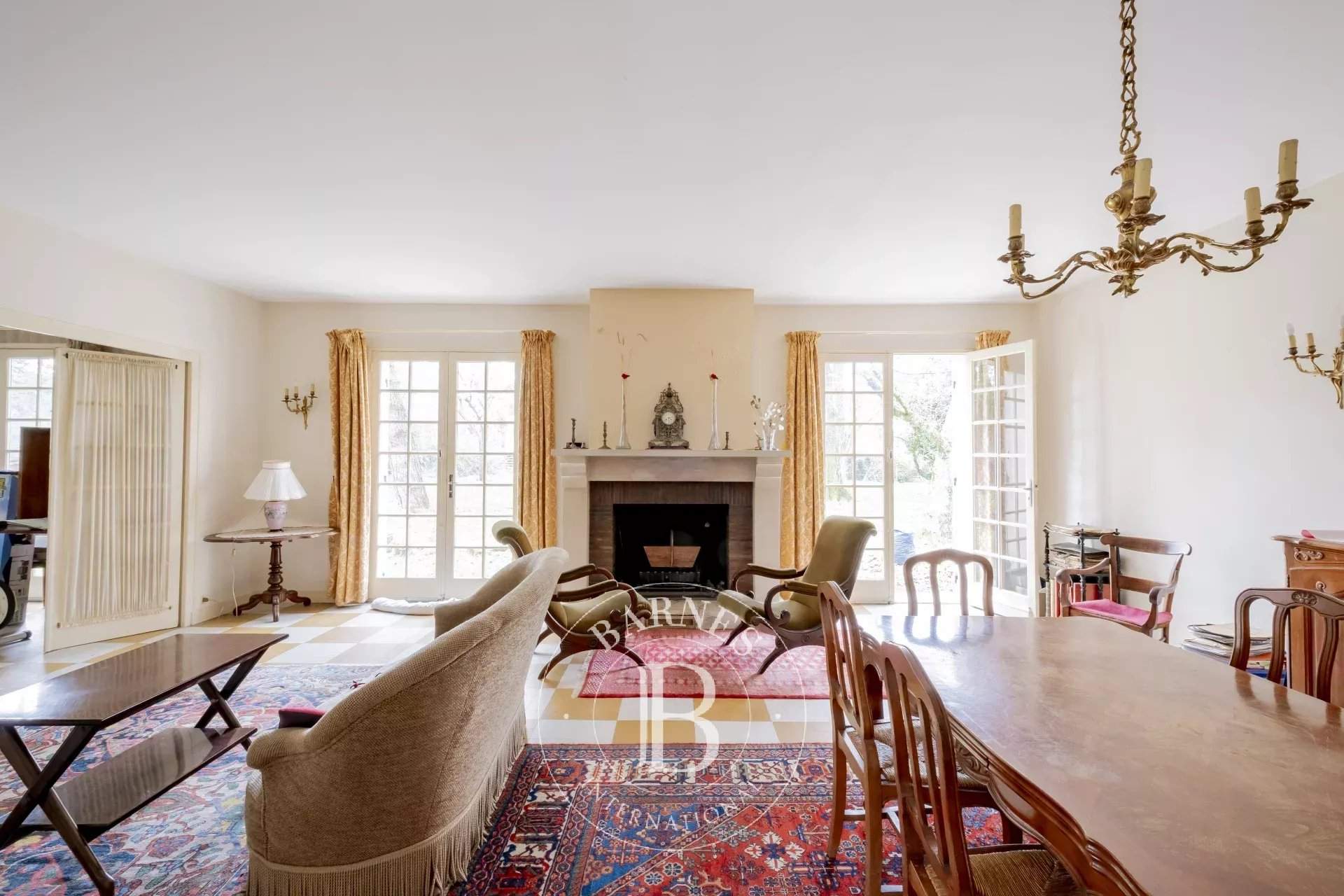 Bordeaux  - Maison 9 Pièces 4 Chambres - picture 1