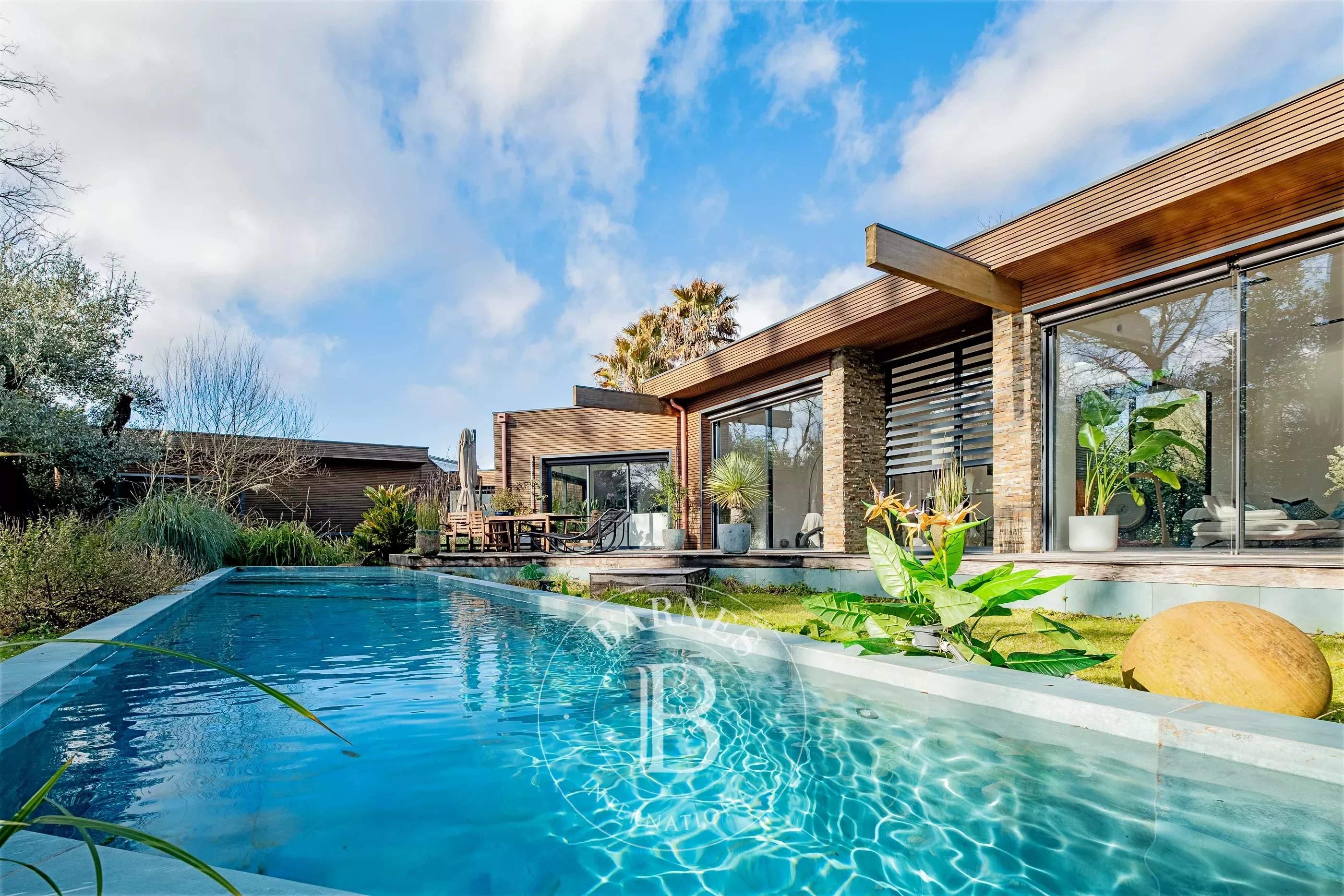 Mérignac  - Maison 8 Pi&egrave;ces 5 Chambres - picture 1