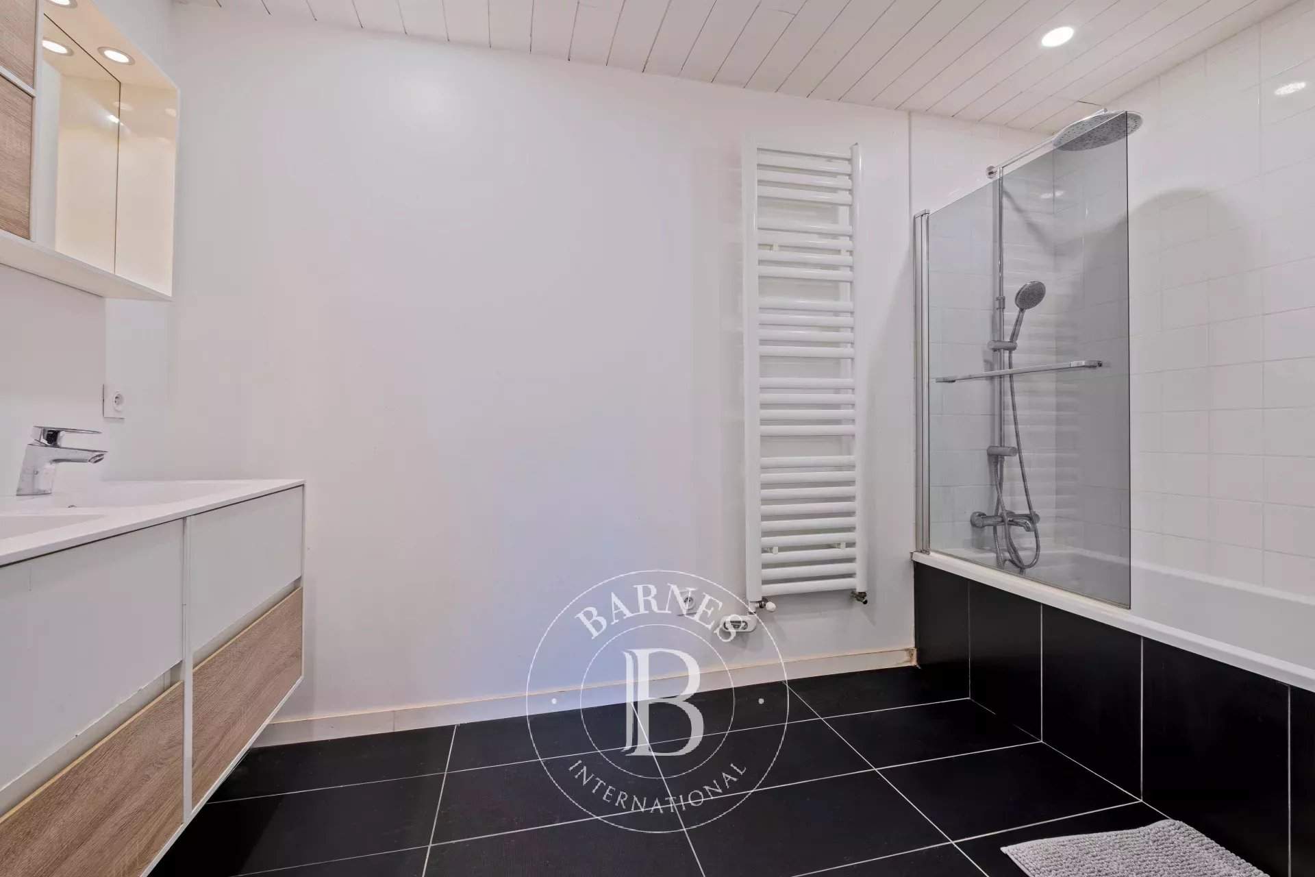 Bordeaux  - Maison 5 Pi&egrave;ces 4 Chambres - picture 11