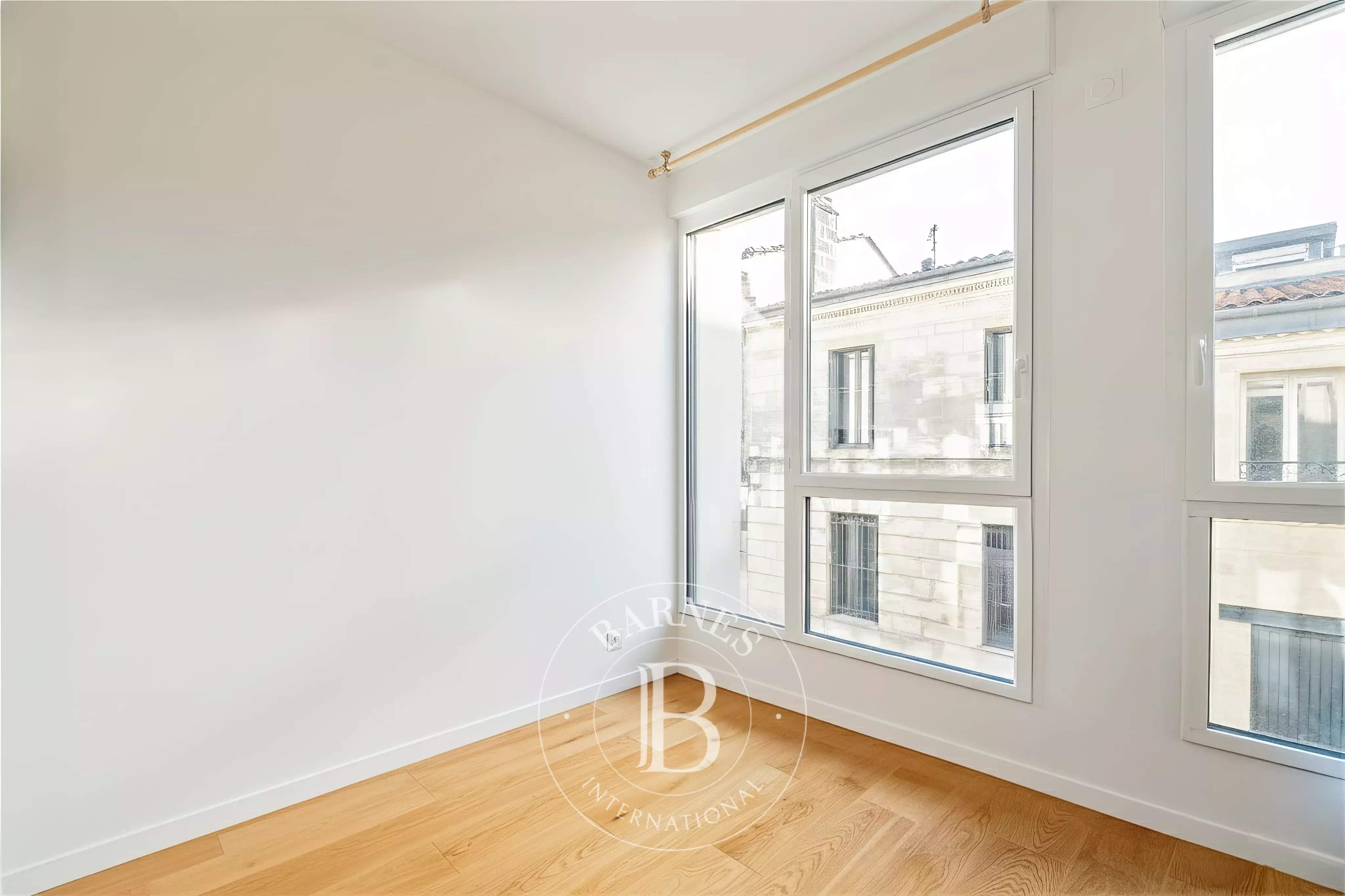 Bordeaux  - Maison 5 Pi&egrave;ces 4 Chambres - picture 8