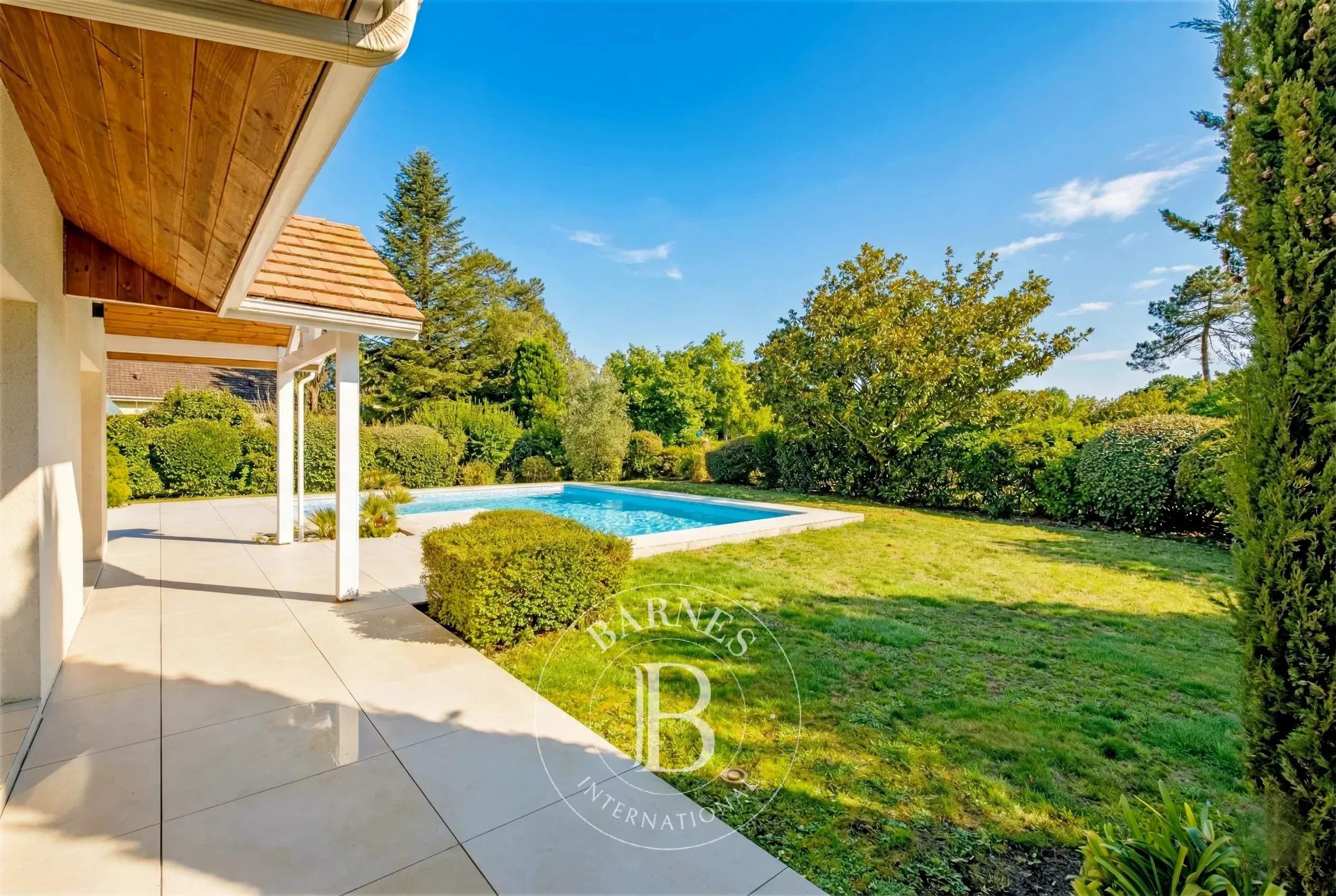 Pessac  - Maison 8 Pi&egrave;ces 3 Chambres - picture 2