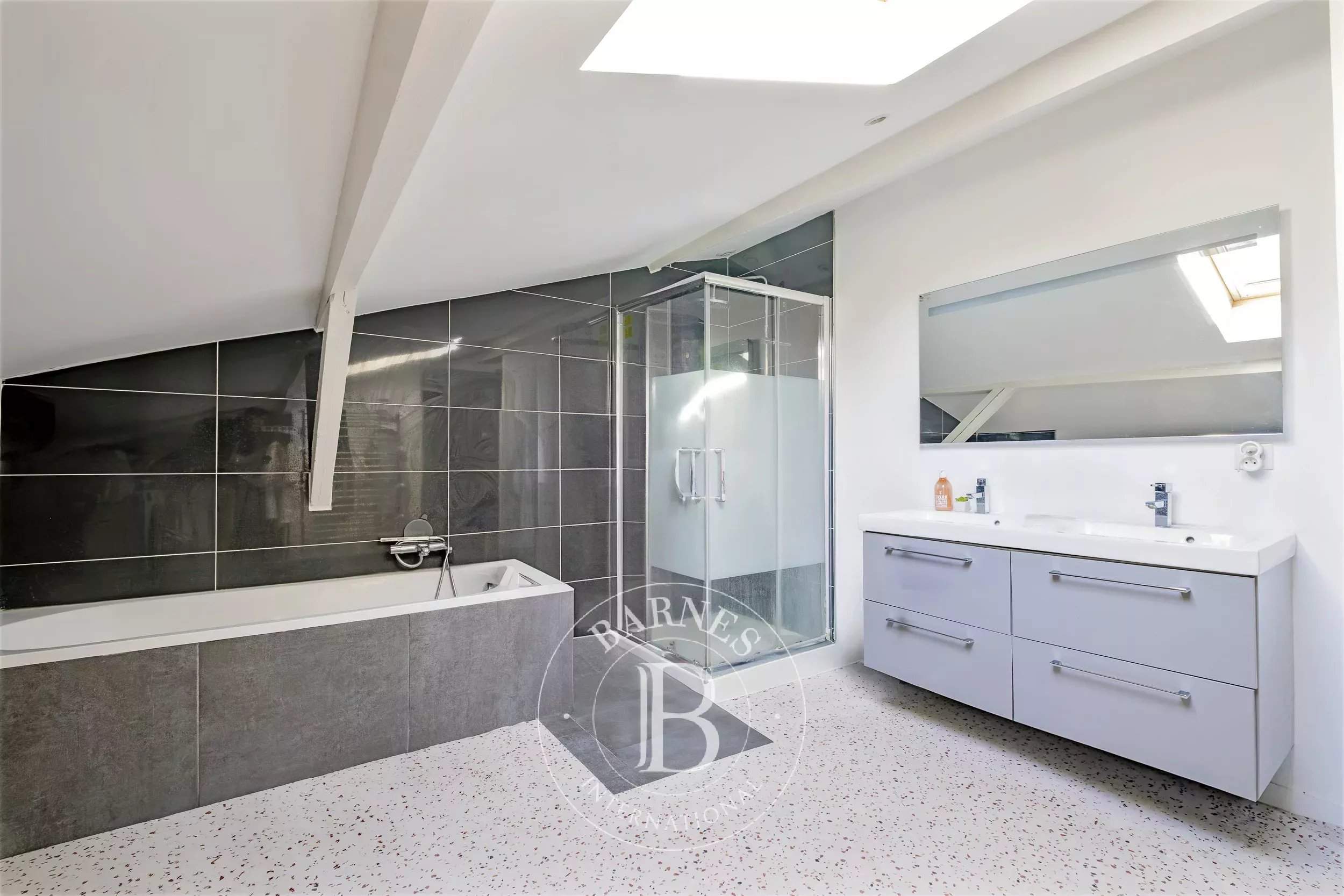 Bordeaux  - Maison 6 Pi&egrave;ces 4 Chambres - picture 10