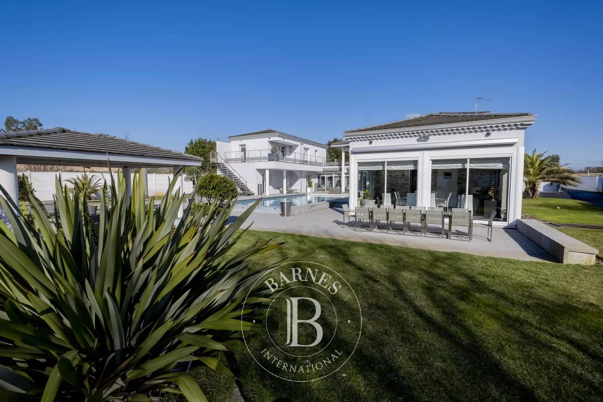 Pessac  - Maison 10 Pi&egrave;ces 5 Chambres - picture 2