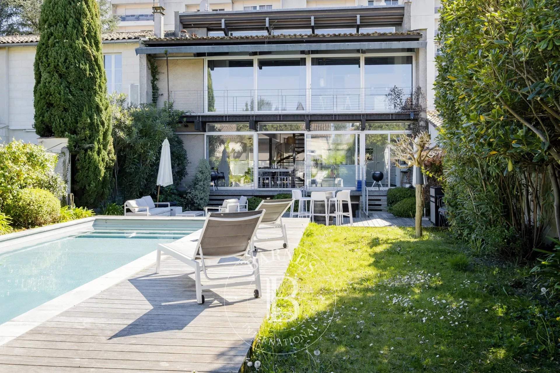 Bordeaux  - Maison 8 Pi&egrave;ces 5 Chambres - picture 2