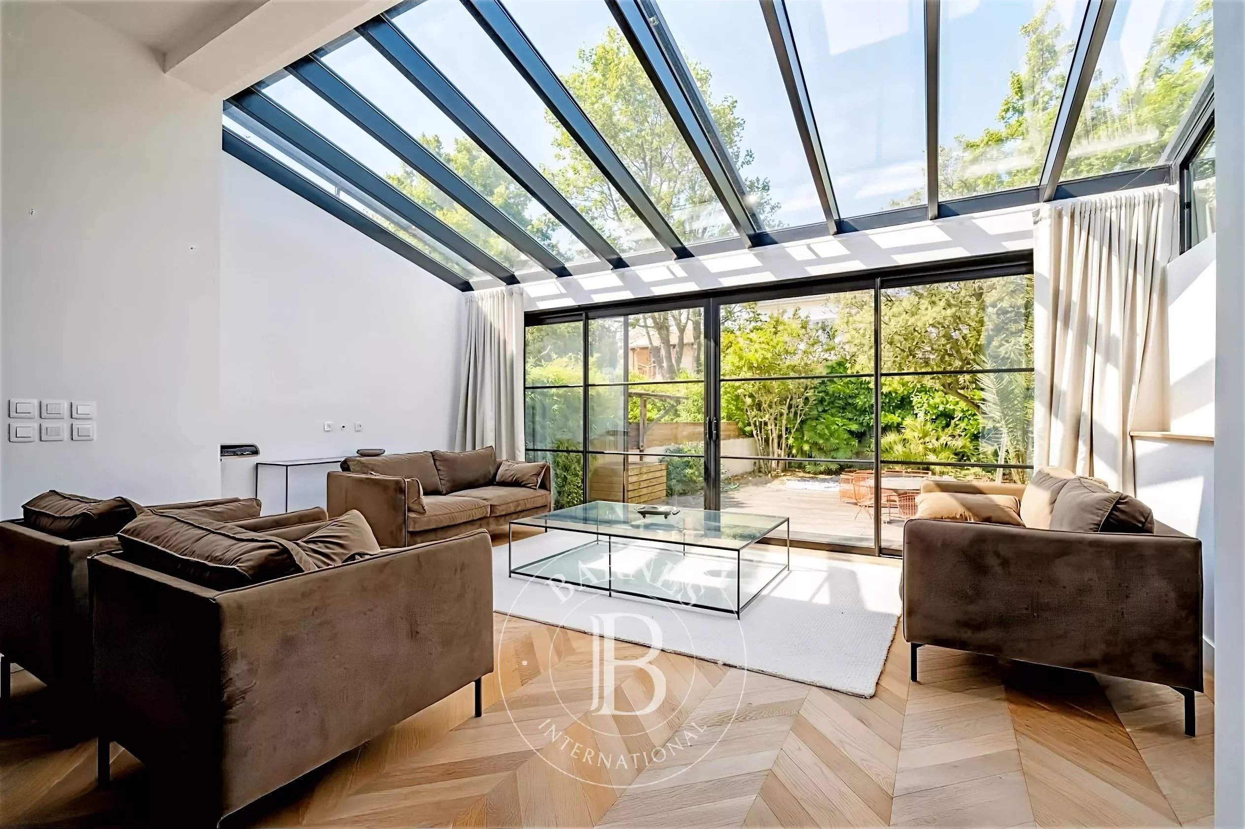 Bordeaux  - Maison 7 Pi&egrave;ces 4 Chambres - picture 2