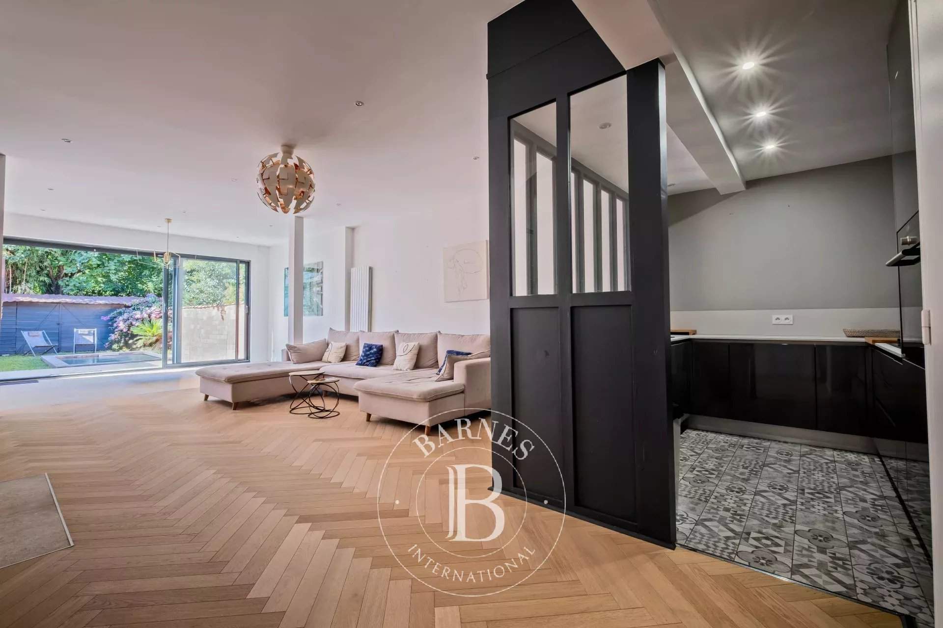 Bordeaux  - Maison 5 Pi&egrave;ces 4 Chambres - picture 5