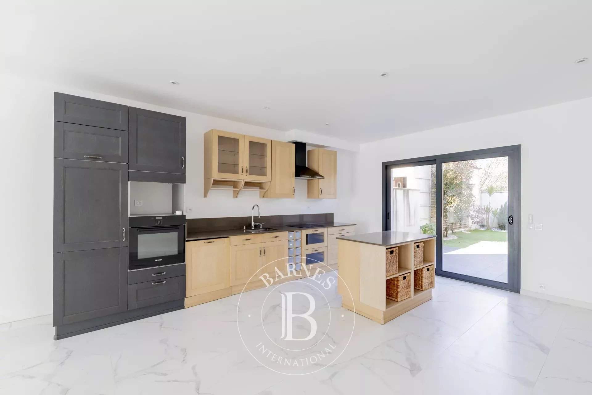 Mérignac  - Maison 6 Pi&egrave;ces 4 Chambres - picture 1